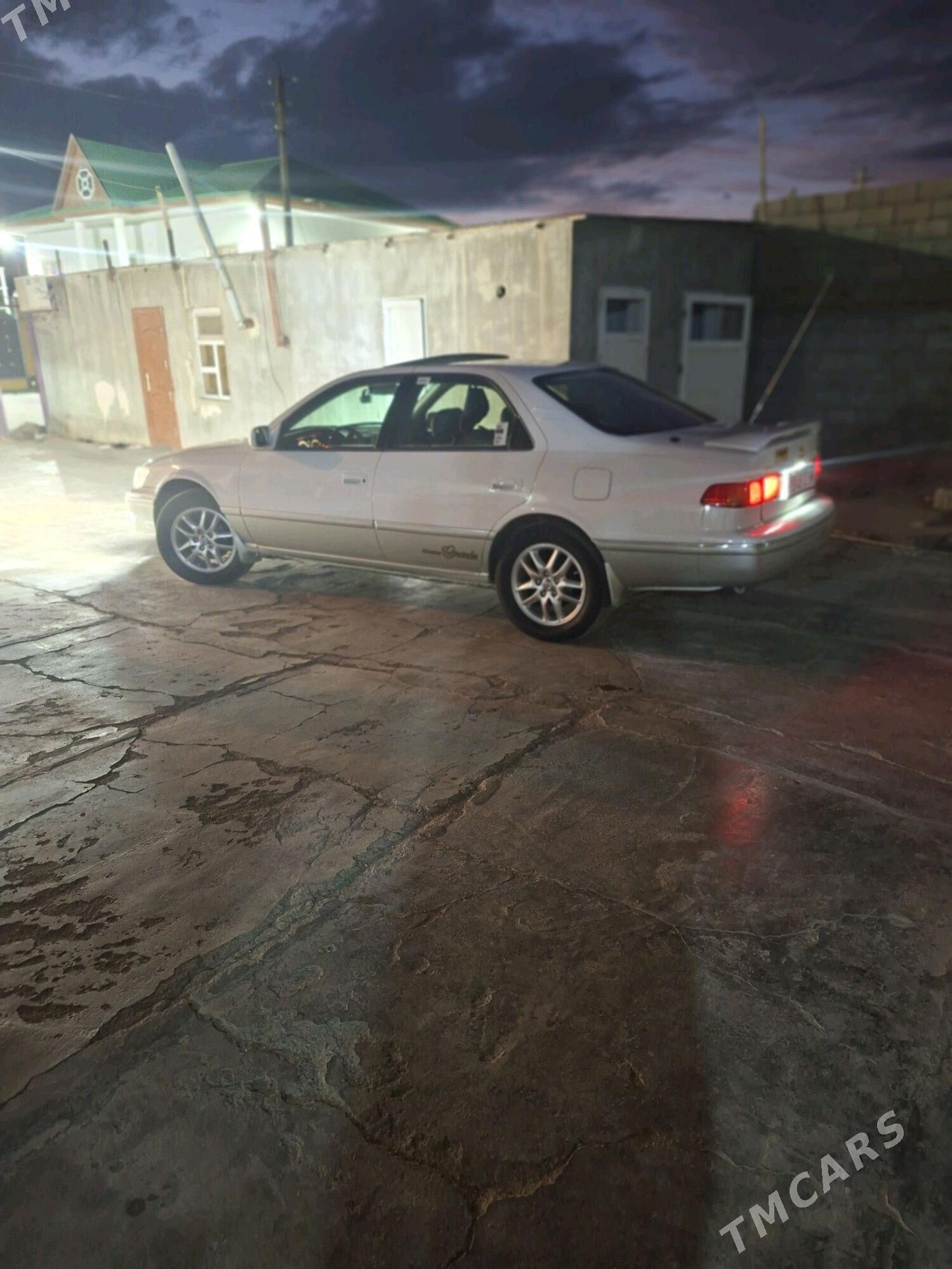 Toyota Camry 2000 - 180 000 TMT - Туркменбаши - img 3