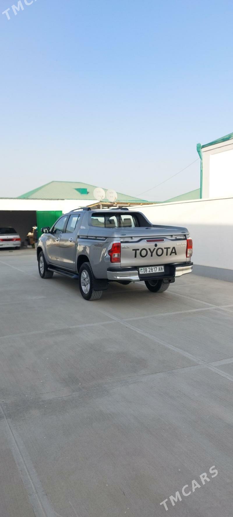 Toyota Hilux 2017 - 520 000 TMT - Bäherden - img 3