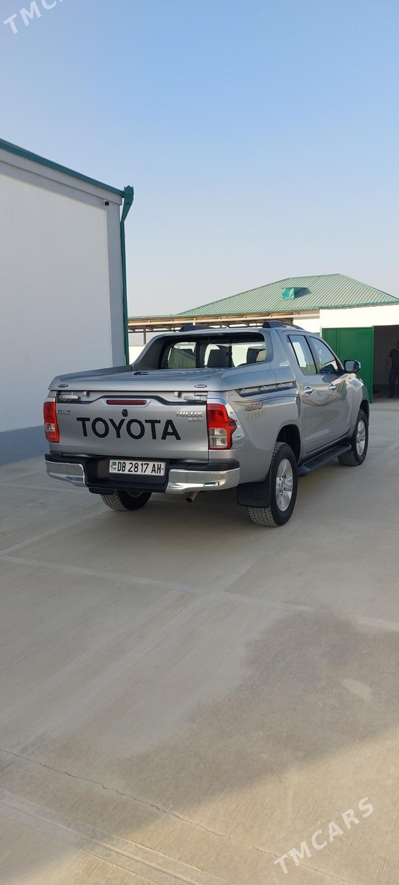 Toyota Hilux 2017 - 520 000 TMT - Bäherden - img 4