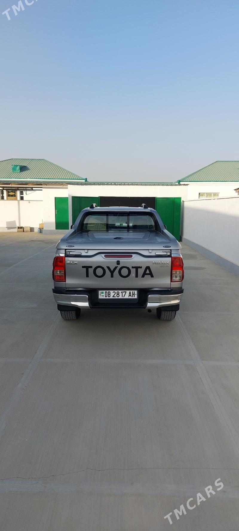 Toyota Hilux 2017 - 520 000 TMT - Bäherden - img 5