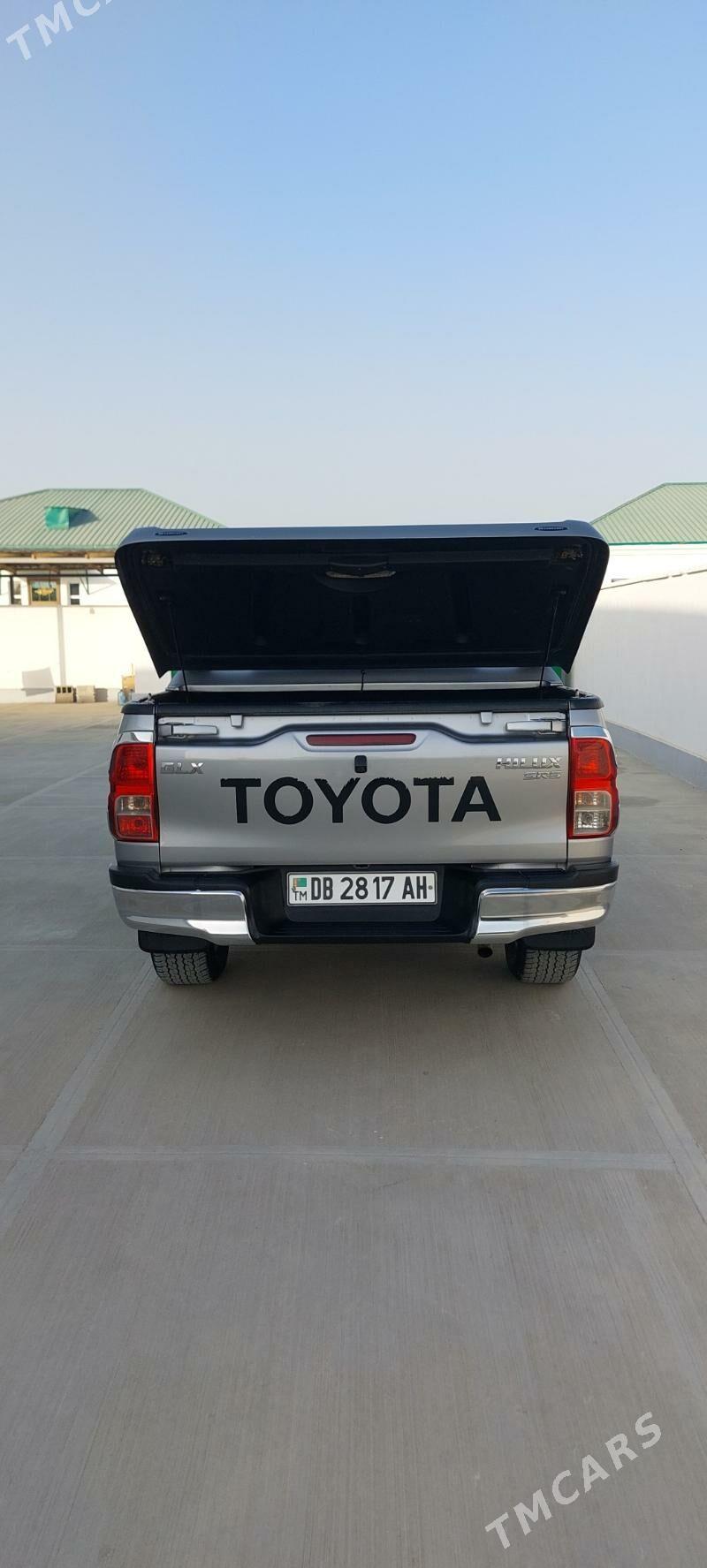 Toyota Hilux 2017 - 520 000 TMT - Bäherden - img 6