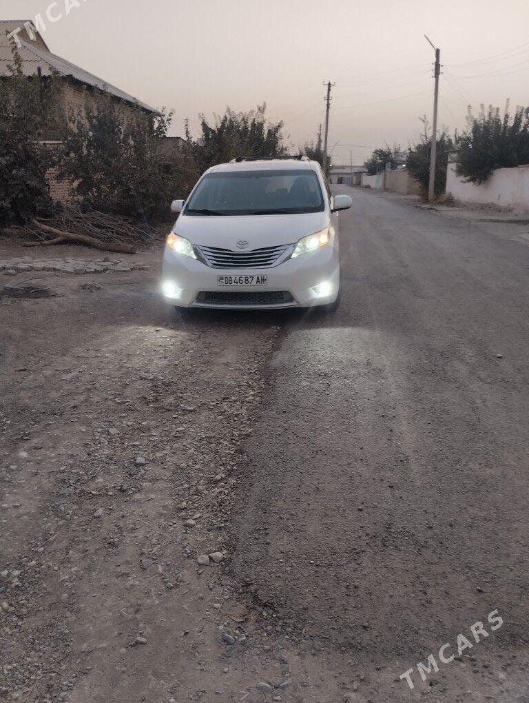 Toyota Sienna 2011 - 300 000 TMT - Tejen - img 4