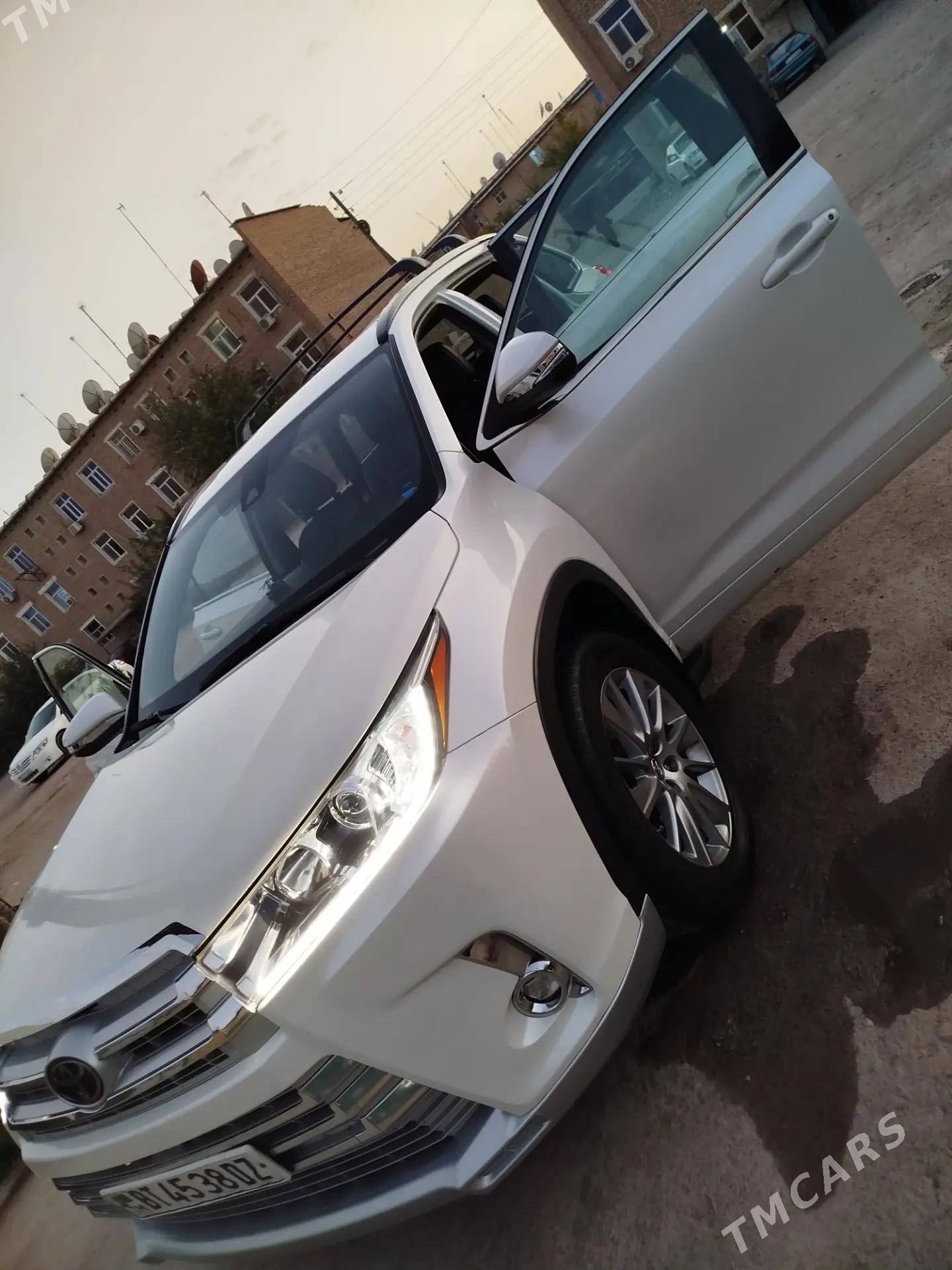 Toyota Highlander 2018 - 500 000 TMT - Дашогуз - img 4