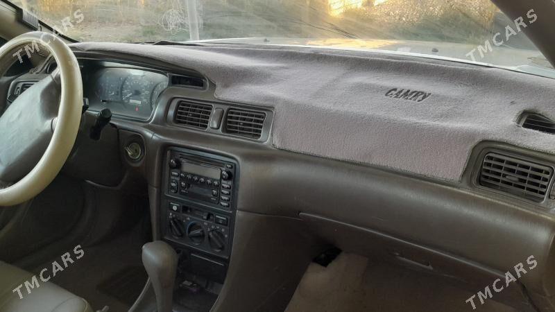 Toyota Camry 1998 - 130 000 TMT - Ak bugdaý etraby - img 4