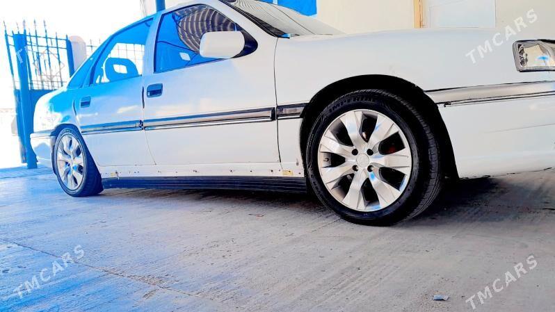 Opel Vectra 1993 - 60 000 TMT - Кипджак - img 1