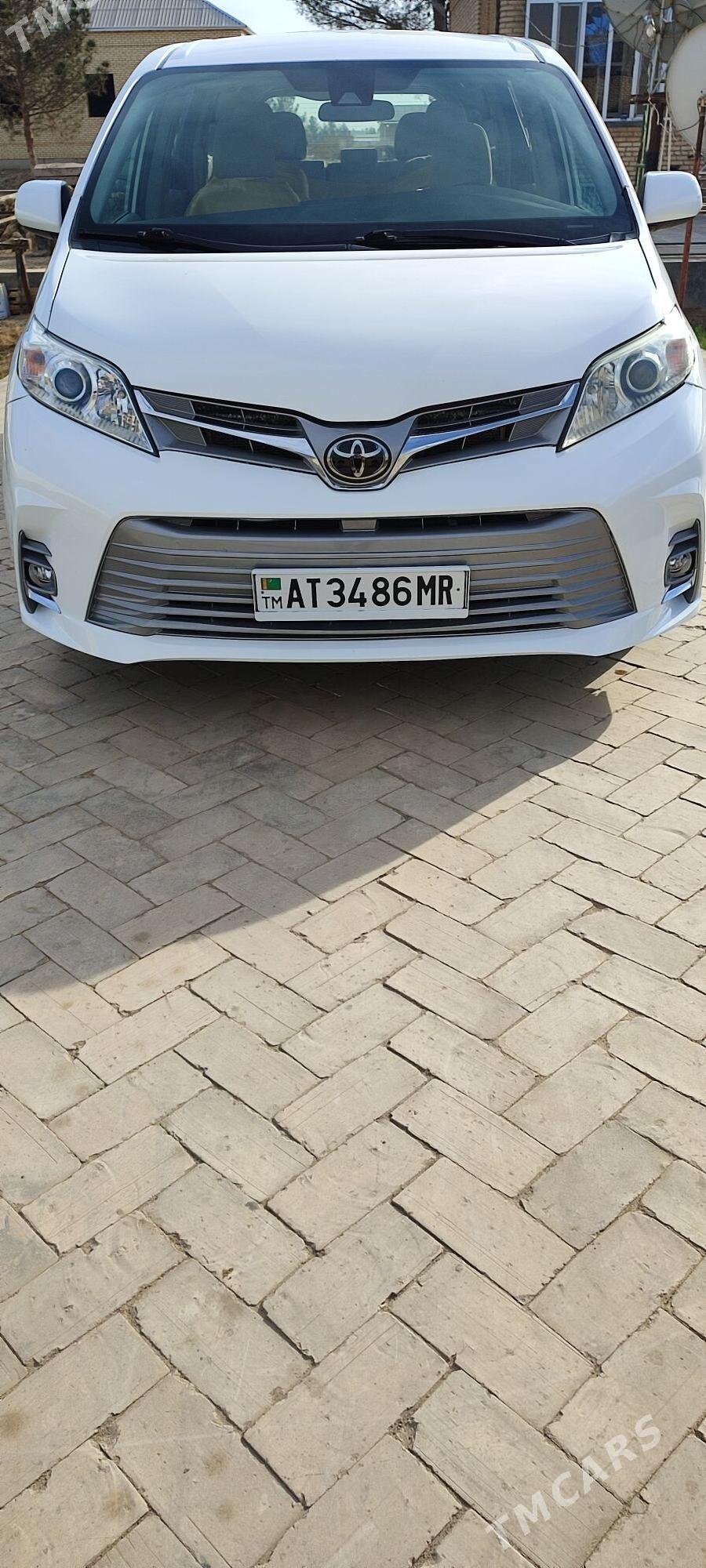 Toyota Sienna 2020 - 420 000 TMT - Байрамали - img 3