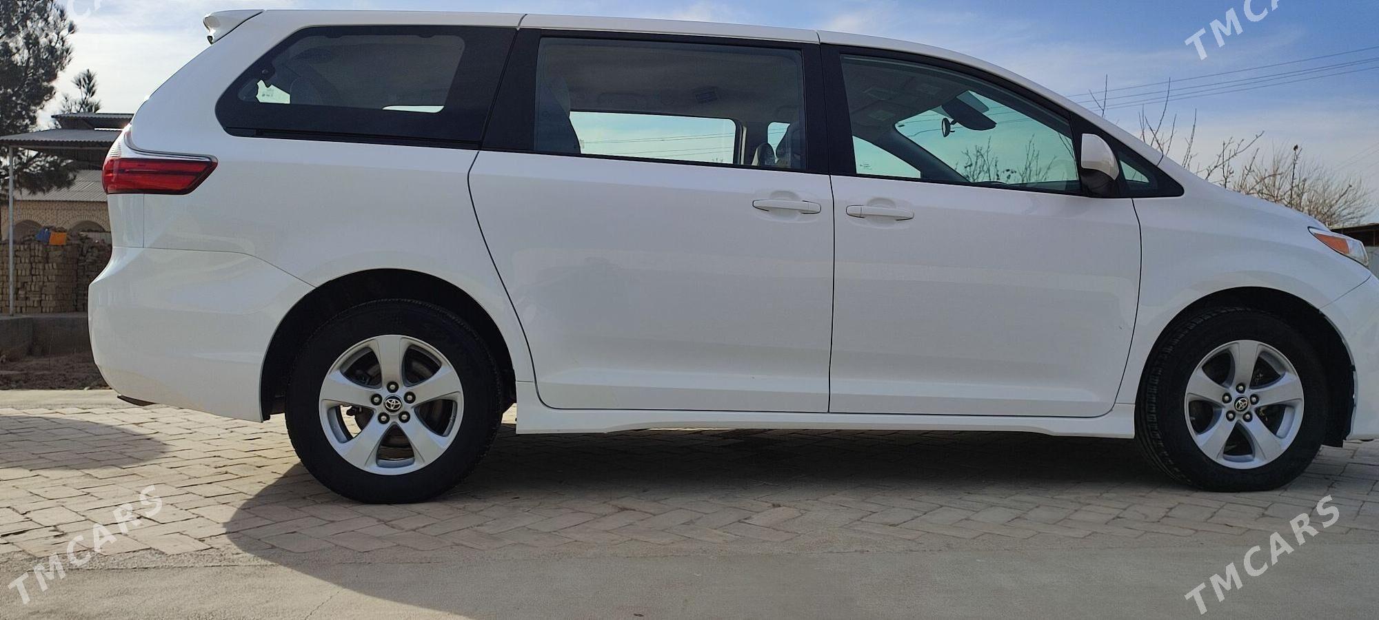 Toyota Sienna 2020 - 420 000 TMT - Байрамали - img 2