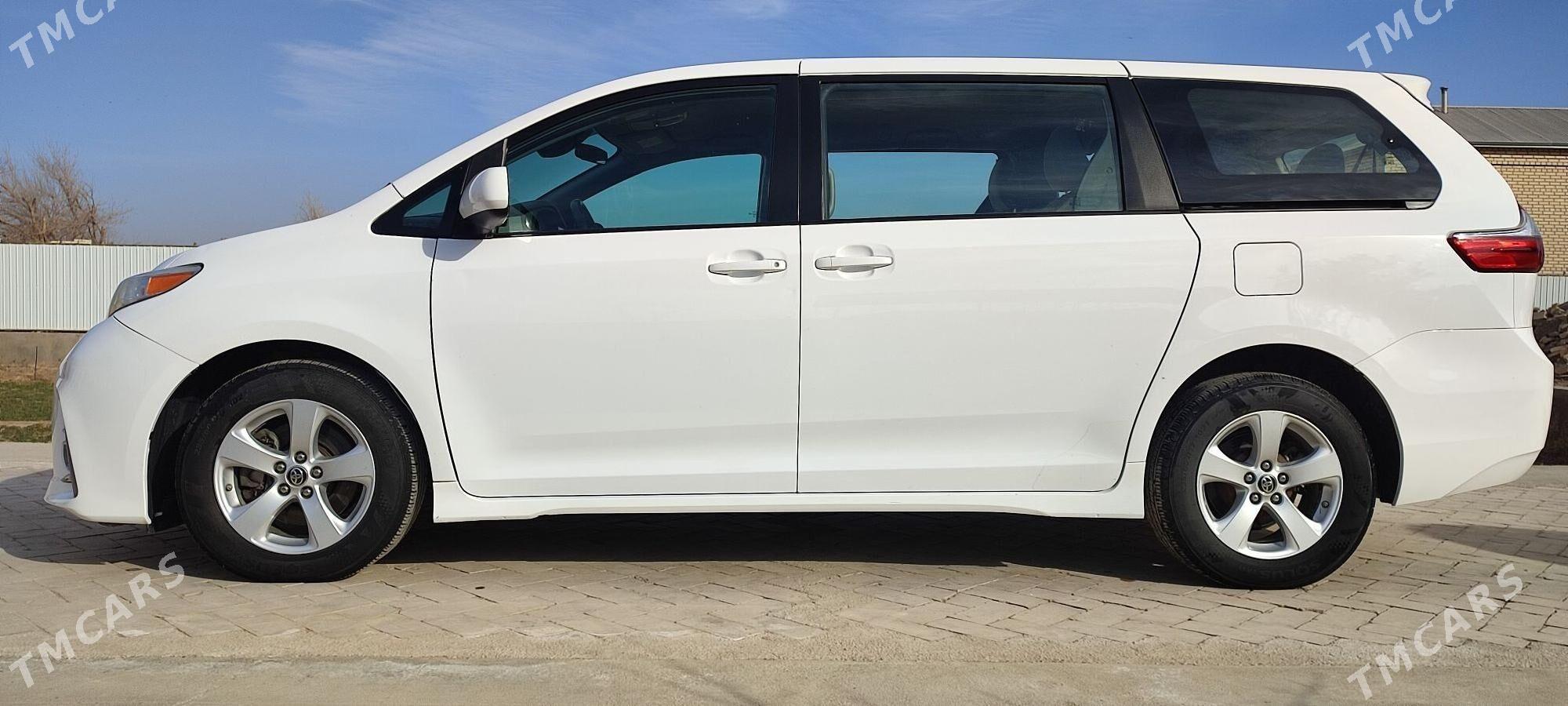 Toyota Sienna 2020 - 420 000 TMT - Байрамали - img 4