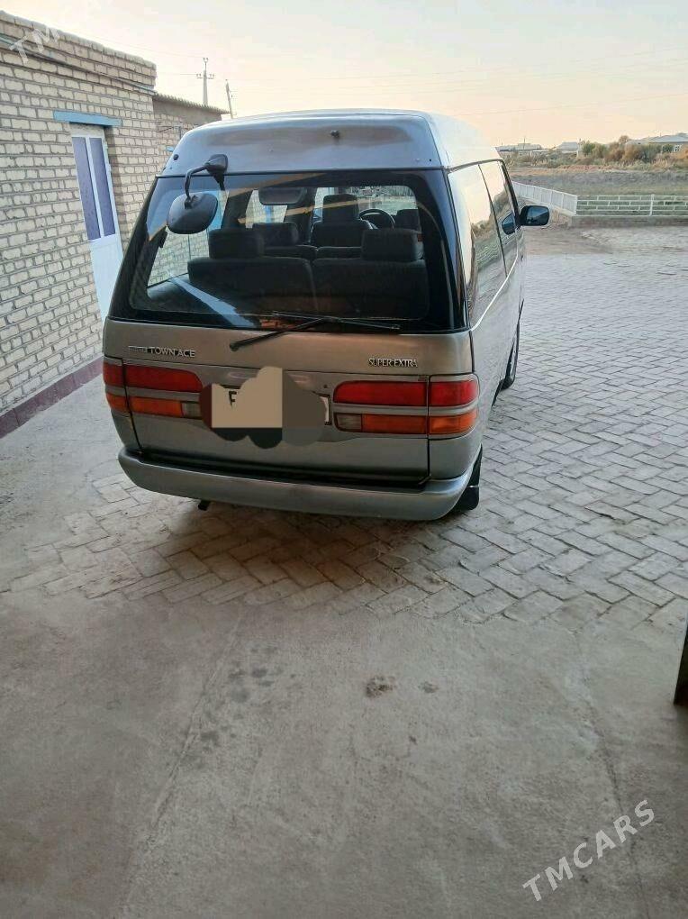 Toyota Hiace 1996 - 70 000 TMT - Baýramaly - img 5