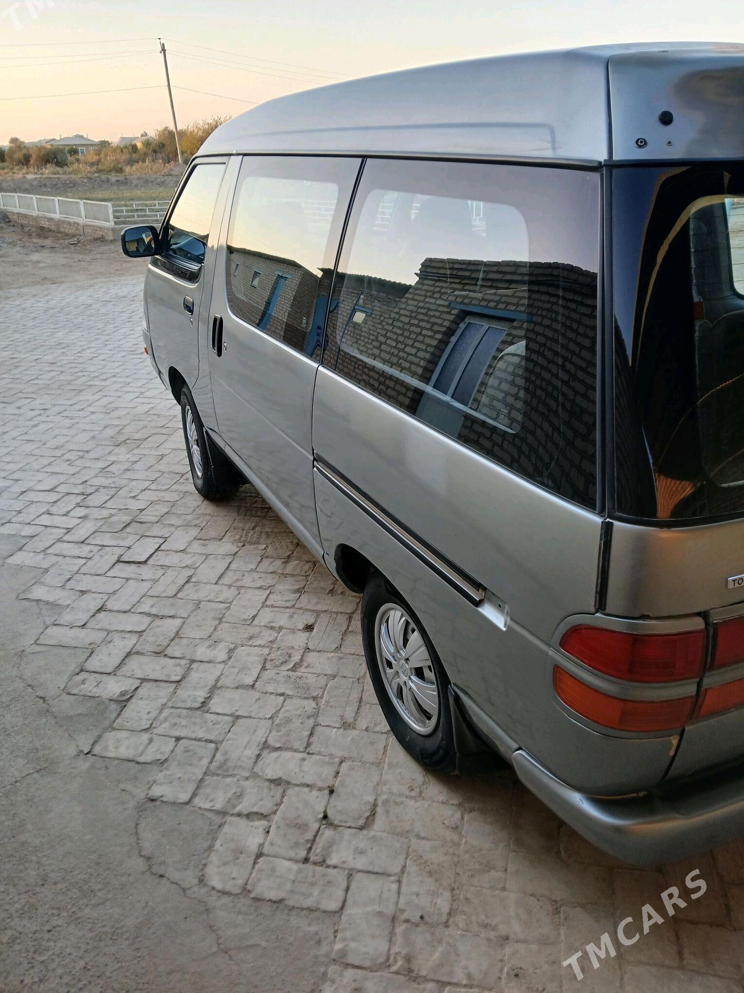 Toyota Hiace 1996 - 70 000 TMT - Baýramaly - img 4