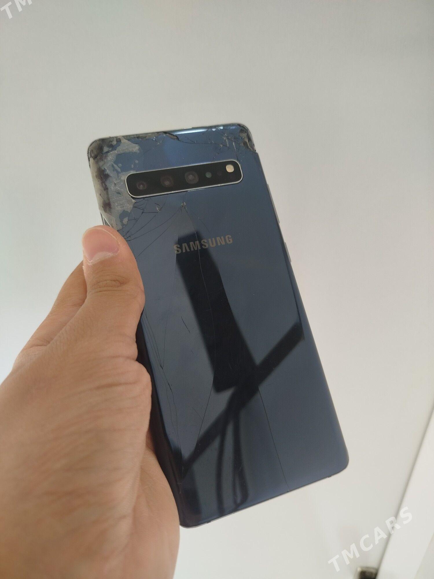 S10 5G - Mary - img 2