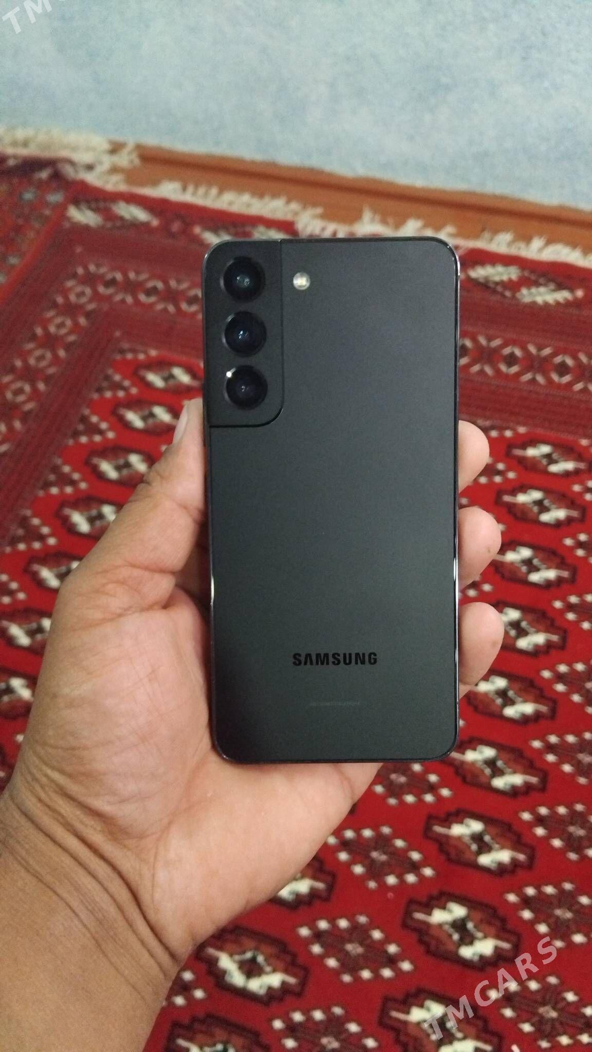 Samsung S22 - Халач - img 1