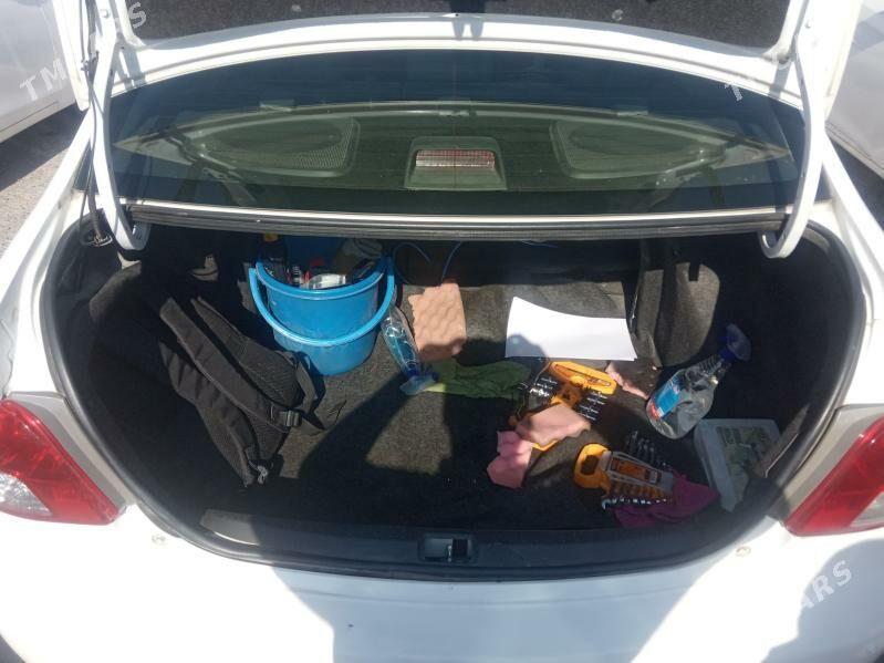 Toyota Yaris 2011 - 140 000 TMT - Болдумсаз - img 5