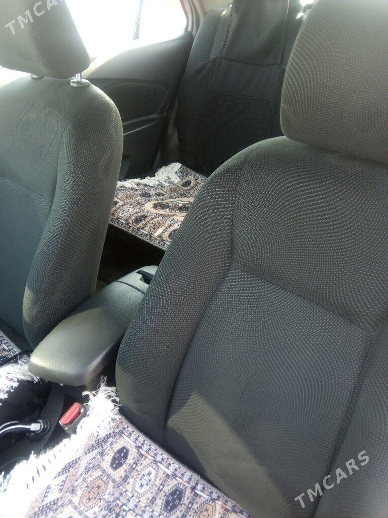 Toyota Yaris 2011 - 140 000 TMT - Болдумсаз - img 7