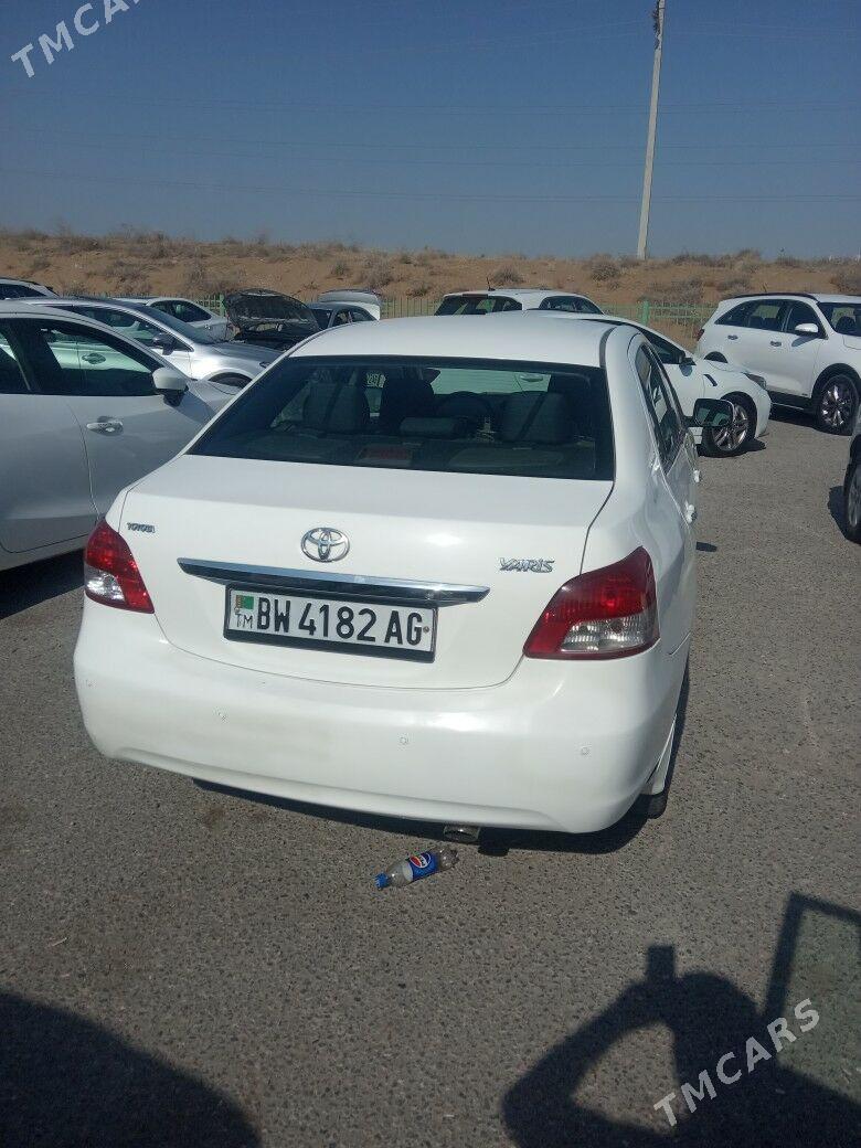 Toyota Yaris 2011 - 140 000 TMT - Болдумсаз - img 3