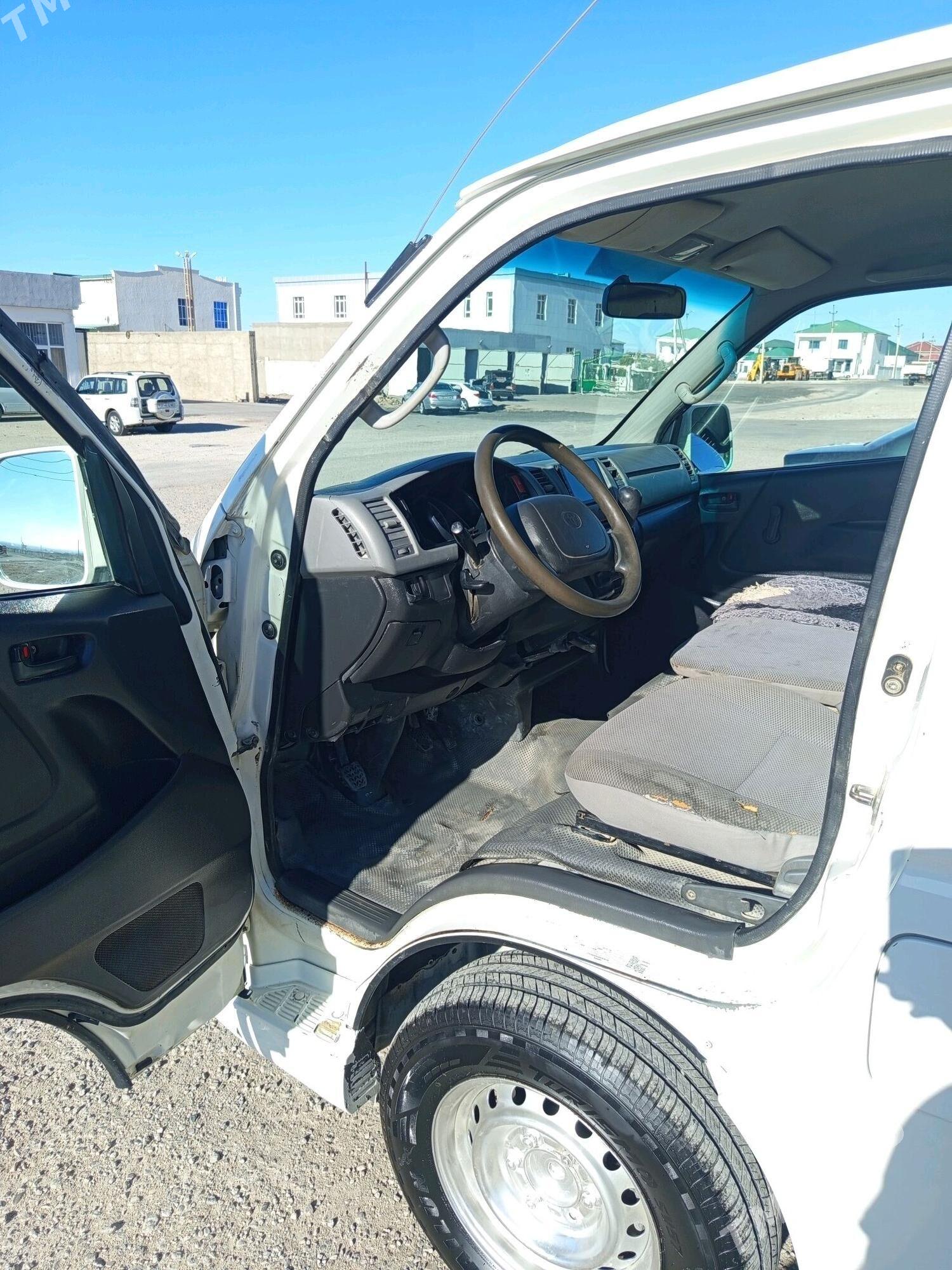 Toyota Hiace 2010 - 250 000 TMT - Балканабат - img 3