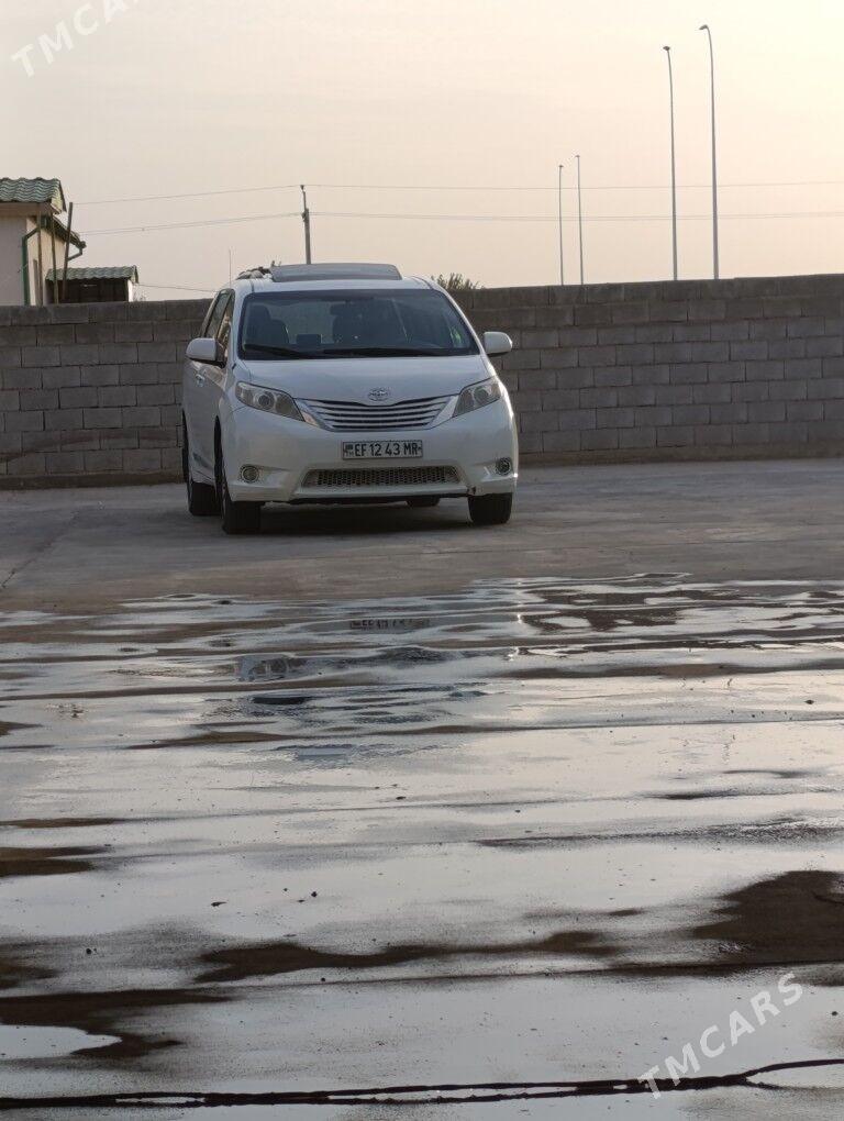 Toyota Sienna 2012 - 300 000 TMT - Туркменабат - img 3