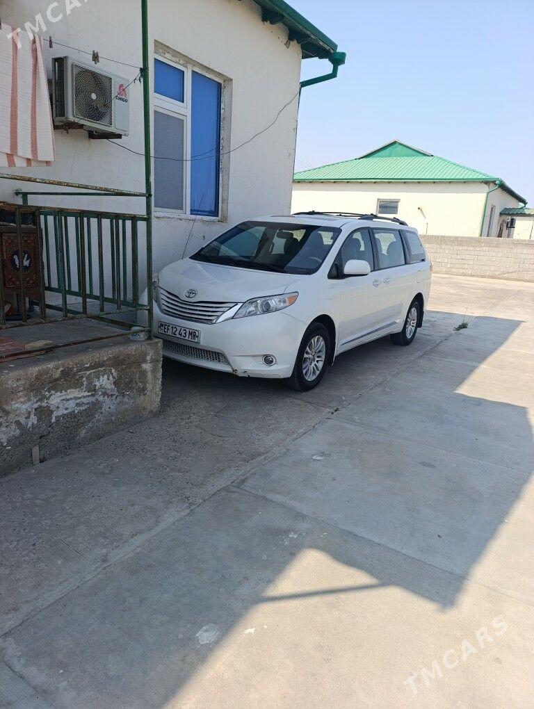 Toyota Sienna 2012 - 300 000 TMT - Туркменабат - img 2