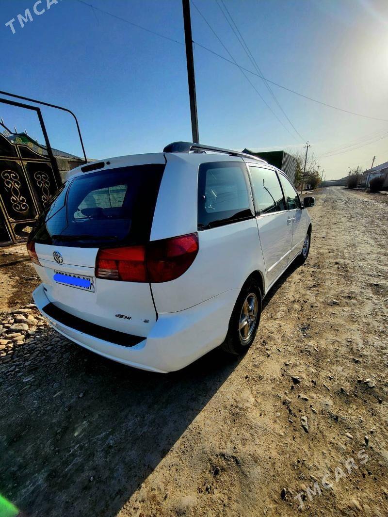 Toyota Sienna 2004 - 210 000 TMT - Теджен - img 4