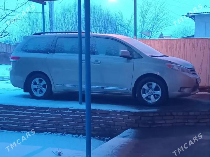 Toyota Sienna 2011 - 300 000 TMT - Дашогуз - img 3
