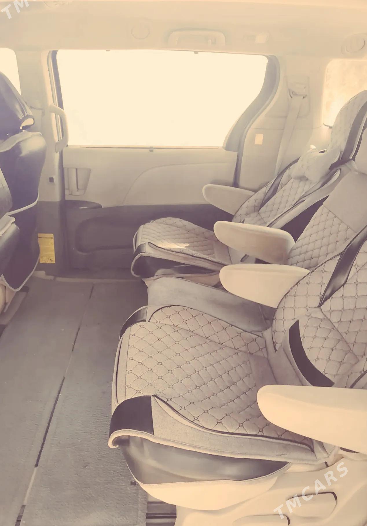 Toyota Sienna 2011 - 300 000 TMT - Дашогуз - img 5