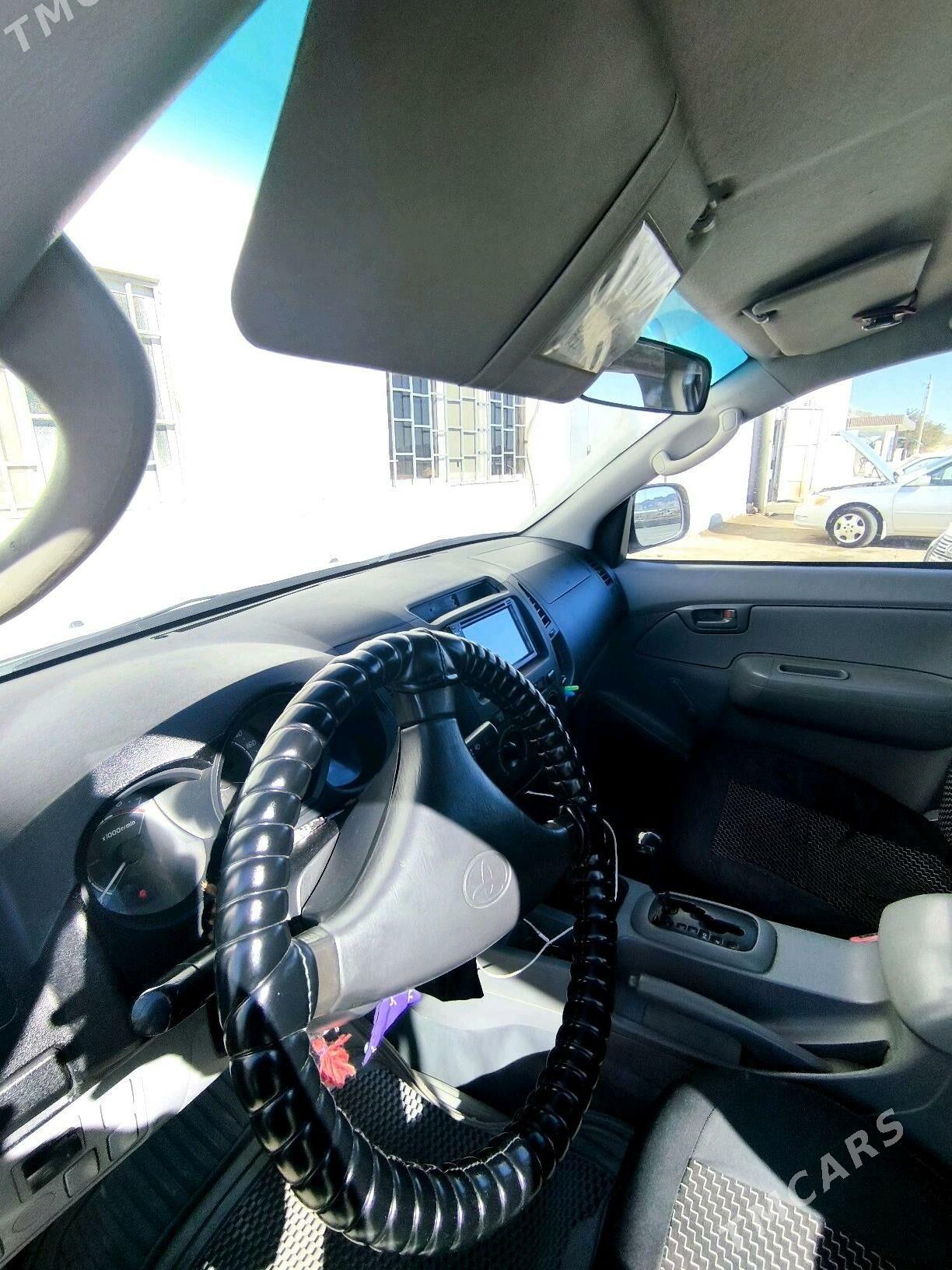 Toyota Hilux 2008 - 265 000 TMT - Türkmenbaşy - img 3