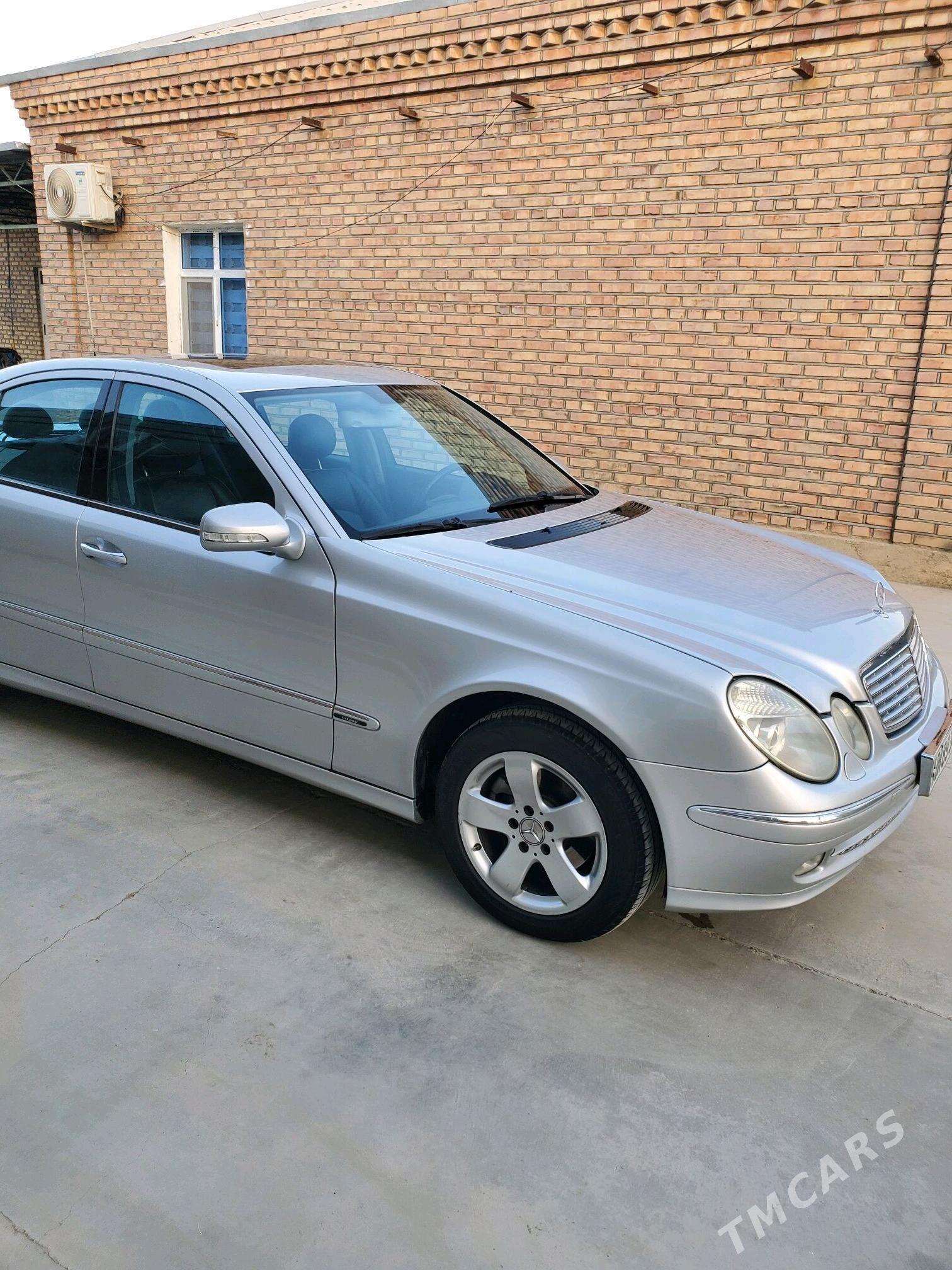 Mercedes-Benz E320 2002 - 140 000 TMT - Бахарден - img 4
