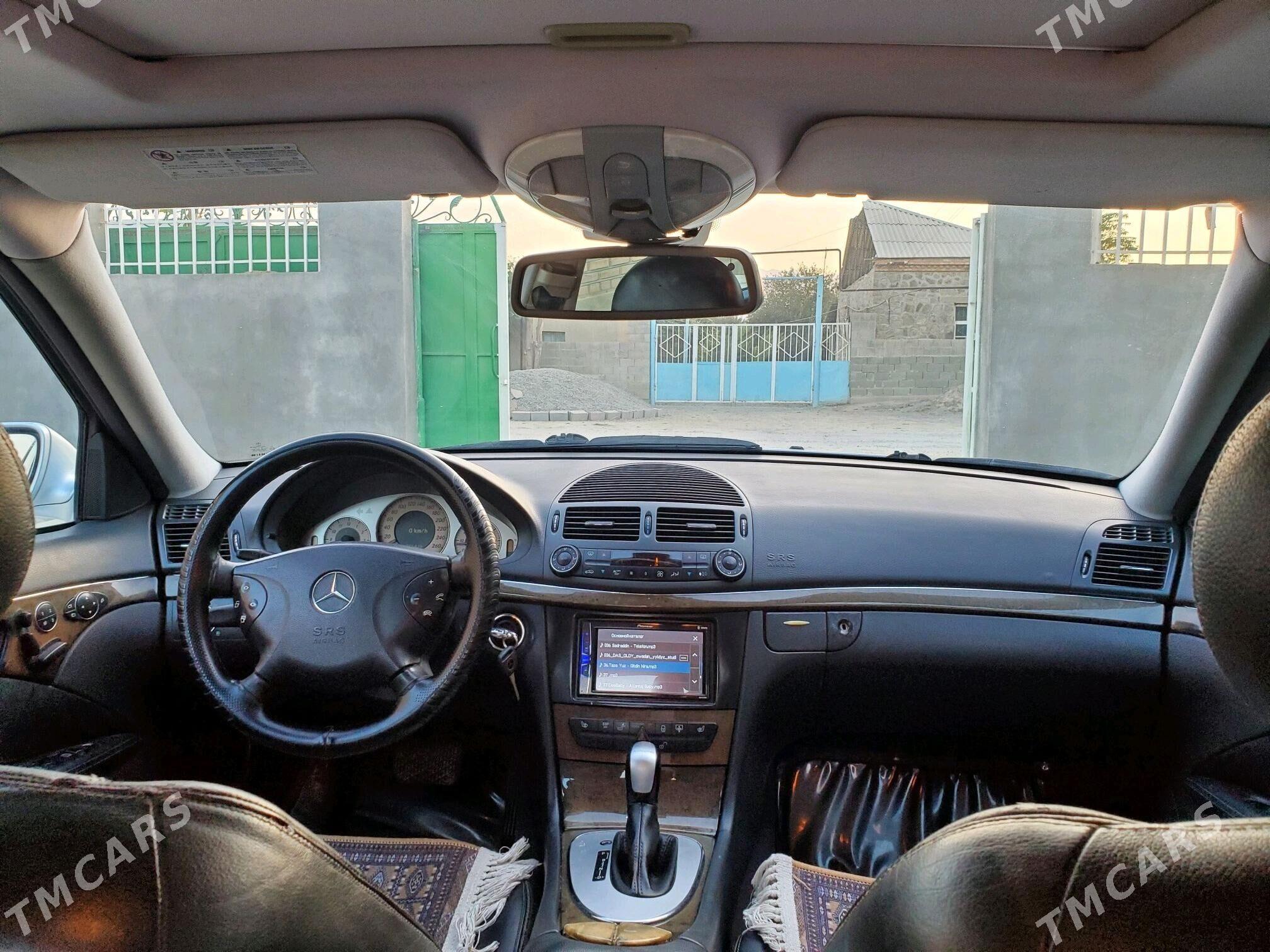 Mercedes-Benz E320 2002 - 140 000 TMT - Бахарден - img 5