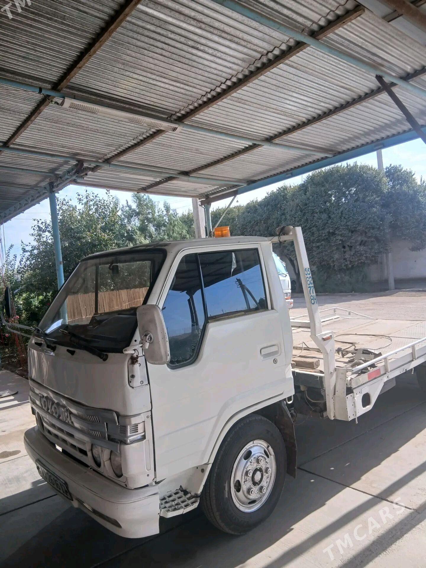 Toyota Dyna 1995 - 130 000 TMT - Дашогуз - img 4