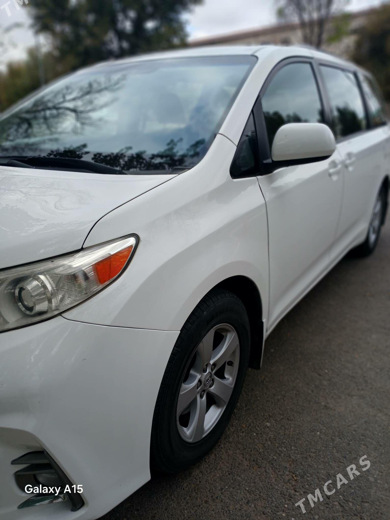 Toyota Sienna 2018 - 420 000 TMT - Тязе заман - img 3