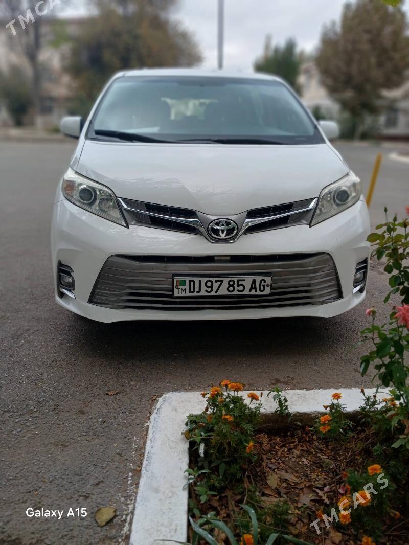 Toyota Sienna 2018 - 420 000 TMT - Тязе заман - img 1