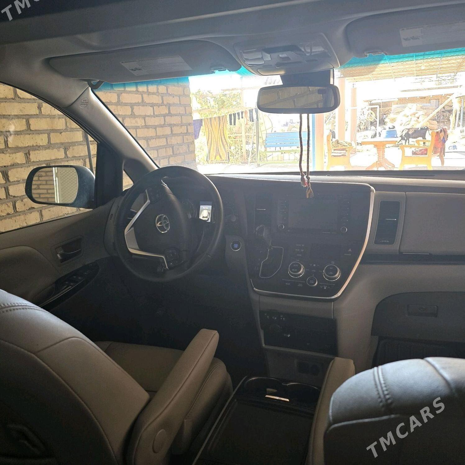 Toyota Sienna 2019 - 480 000 TMT - Гарабекевюл - img 3