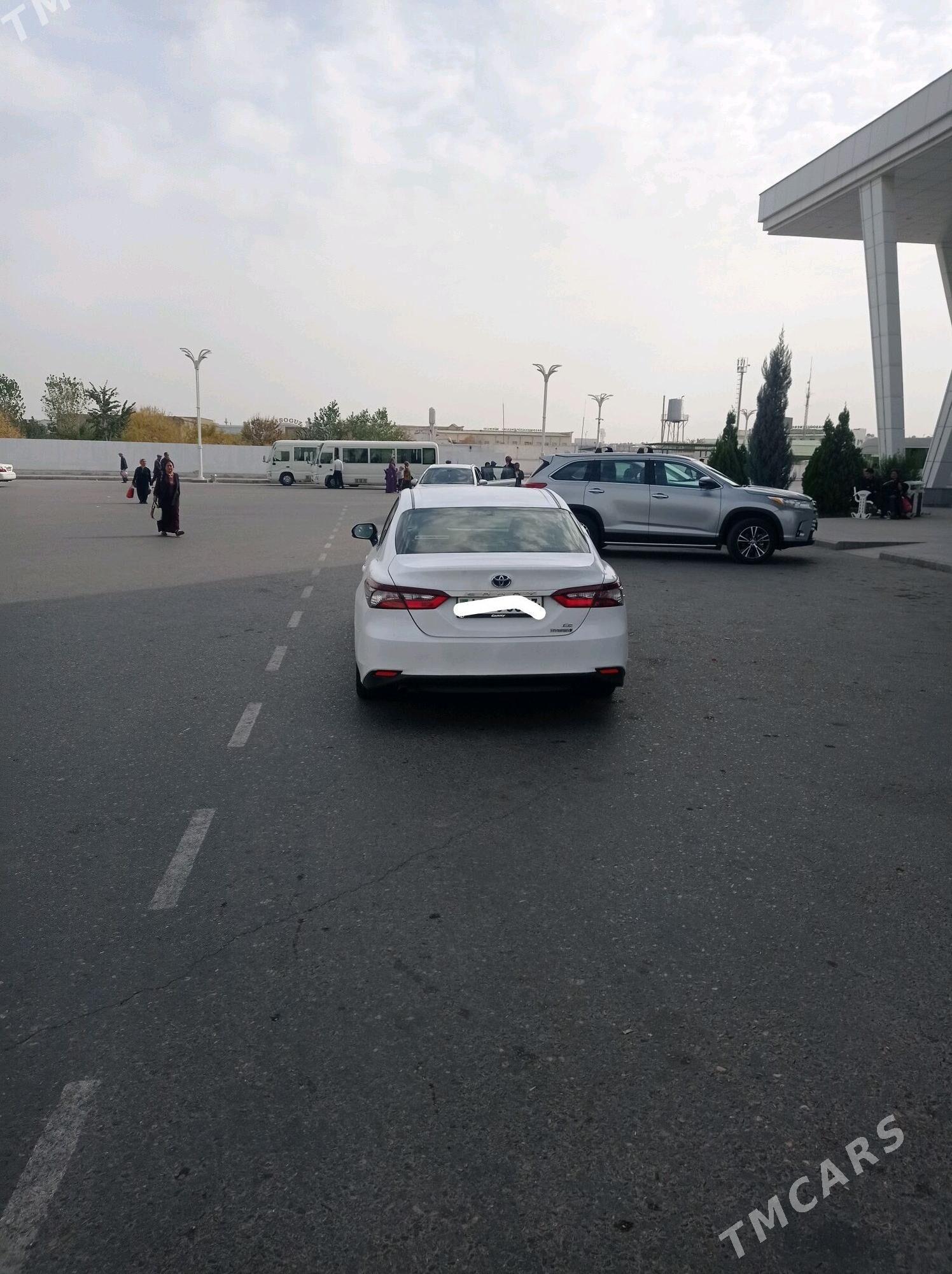 Toyota Camry 2021 - 210 000 TMT - Гурбансолтан Едже - img 3