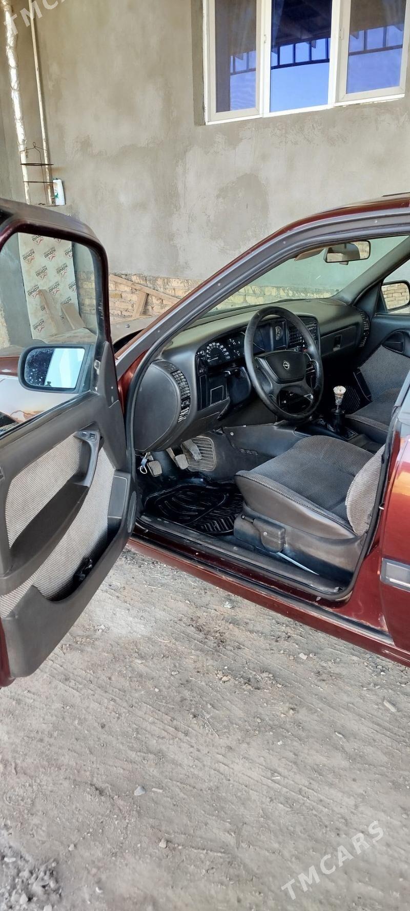 Opel Omega 1990 - 25 000 TMT - Дашогуз - img 2