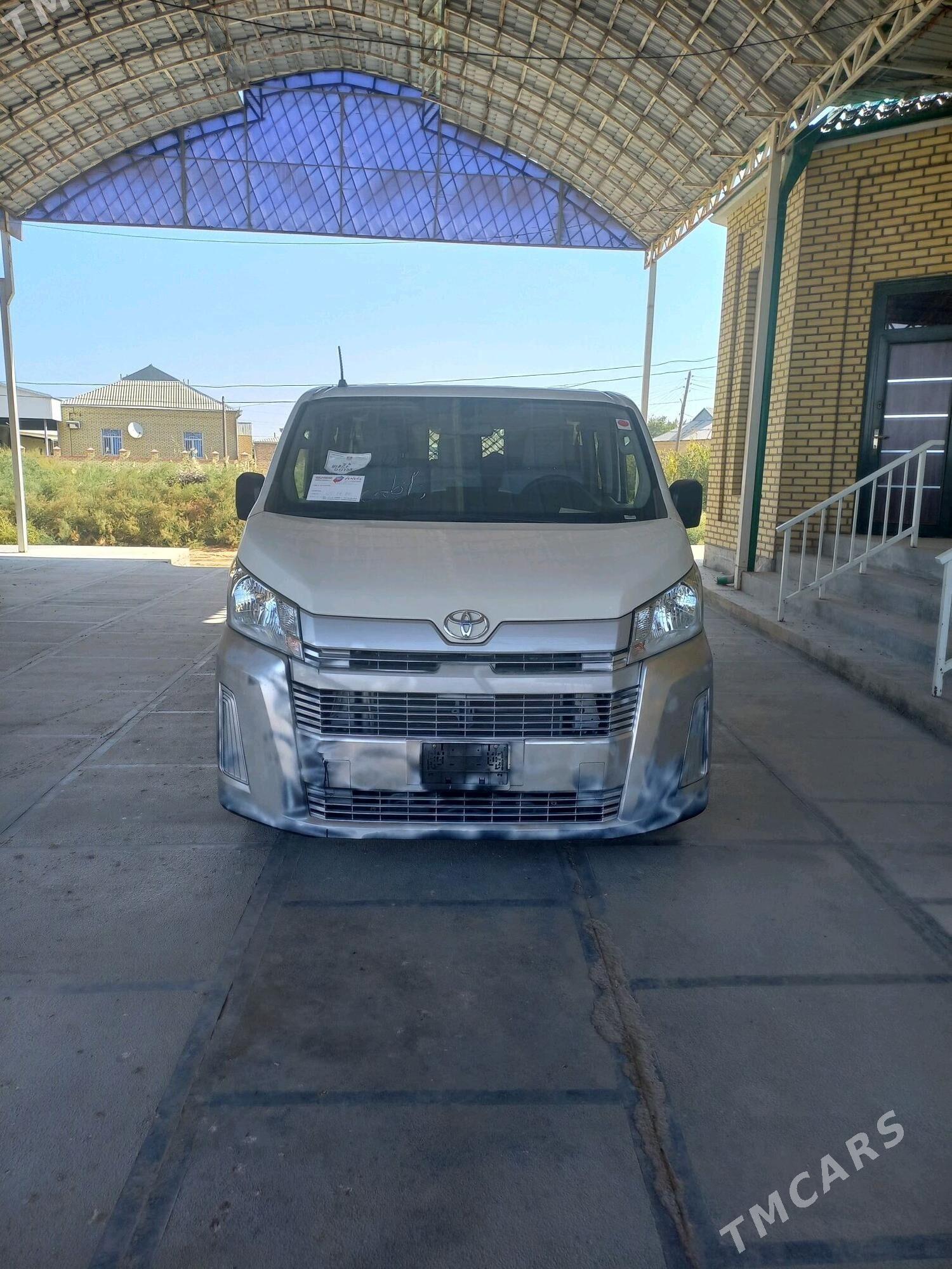 Toyota Hiace 2023 - 550 000 TMT - Мары - img 5