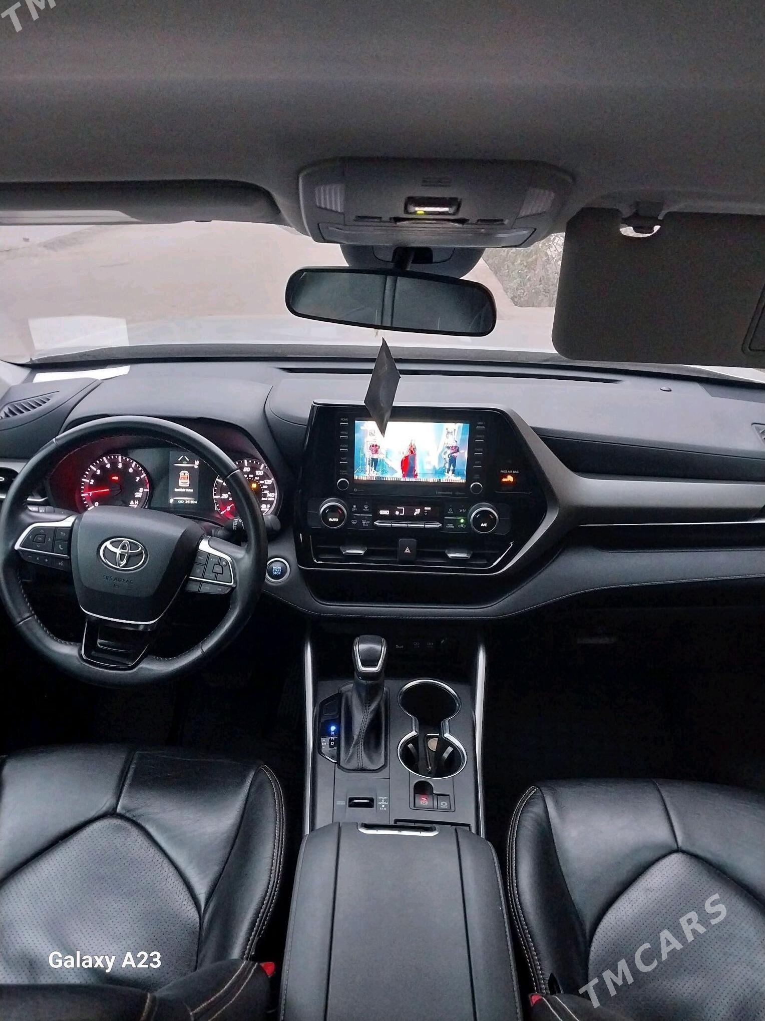 Toyota Highlander 2021 - 500 000 TMT - Дашогуз - img 2