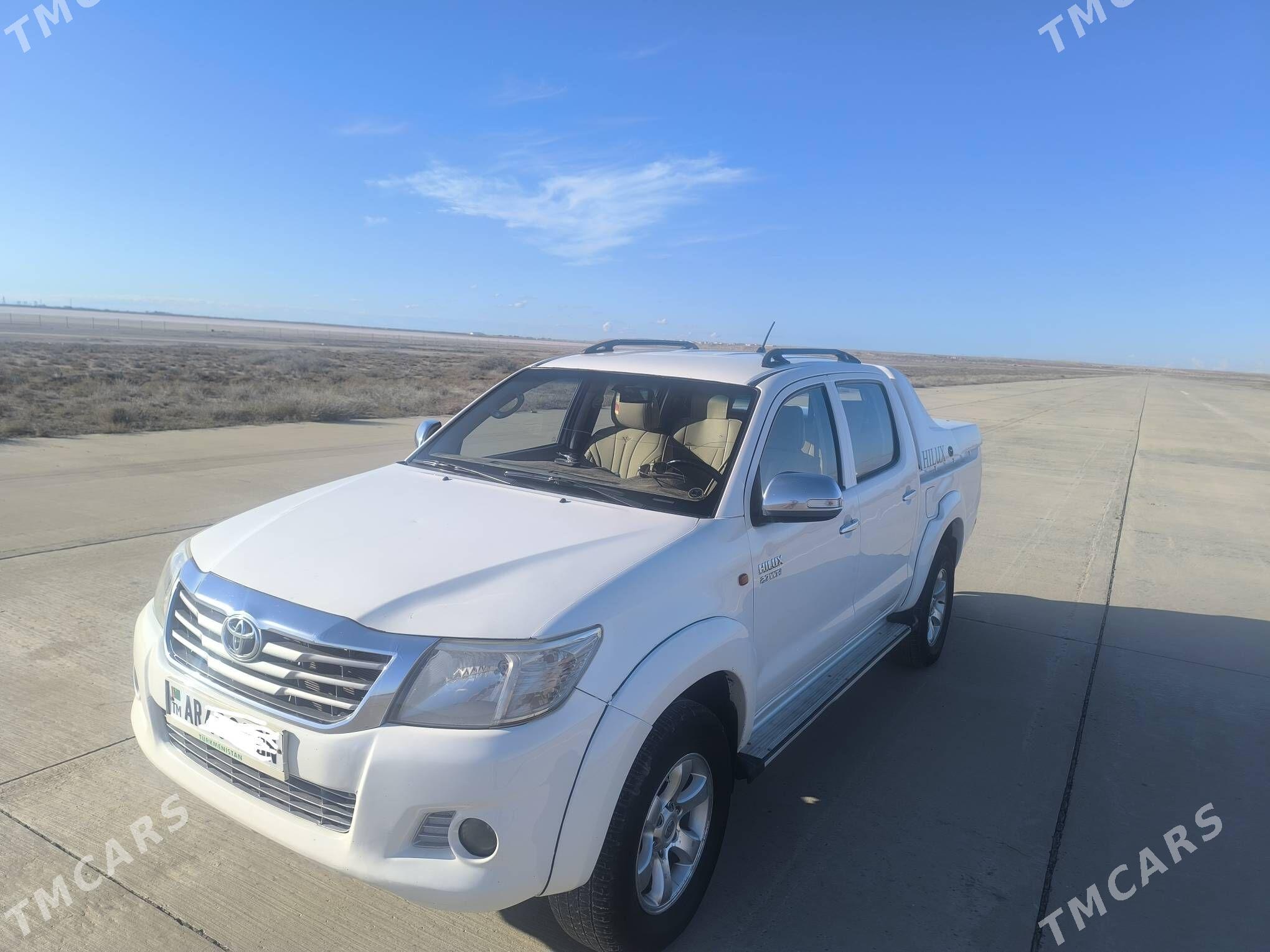 Toyota Hilux 2012 - 300 000 TMT - Garabogaz - img 2