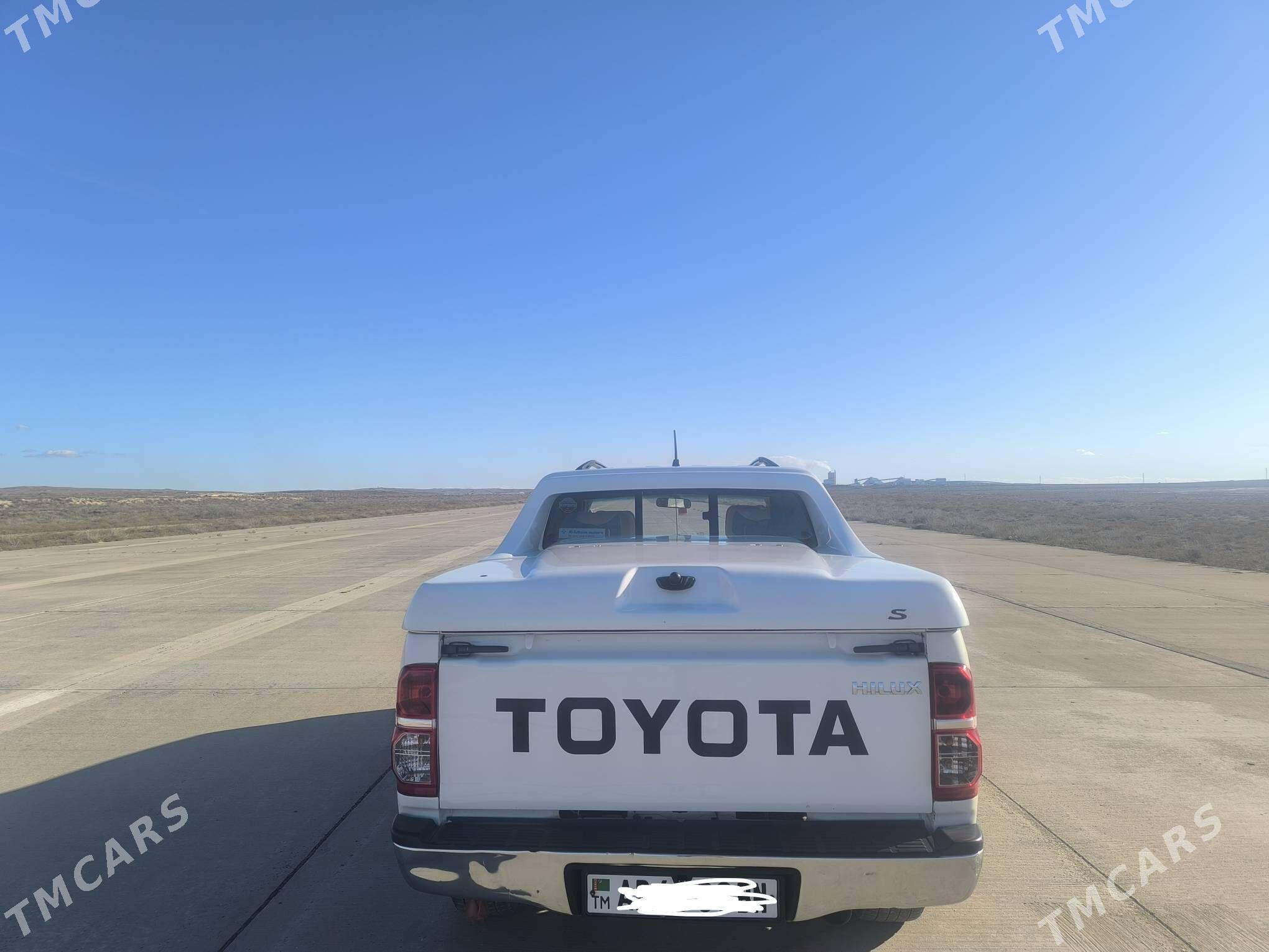 Toyota Hilux 2012 - 300 000 TMT - Garabogaz - img 5