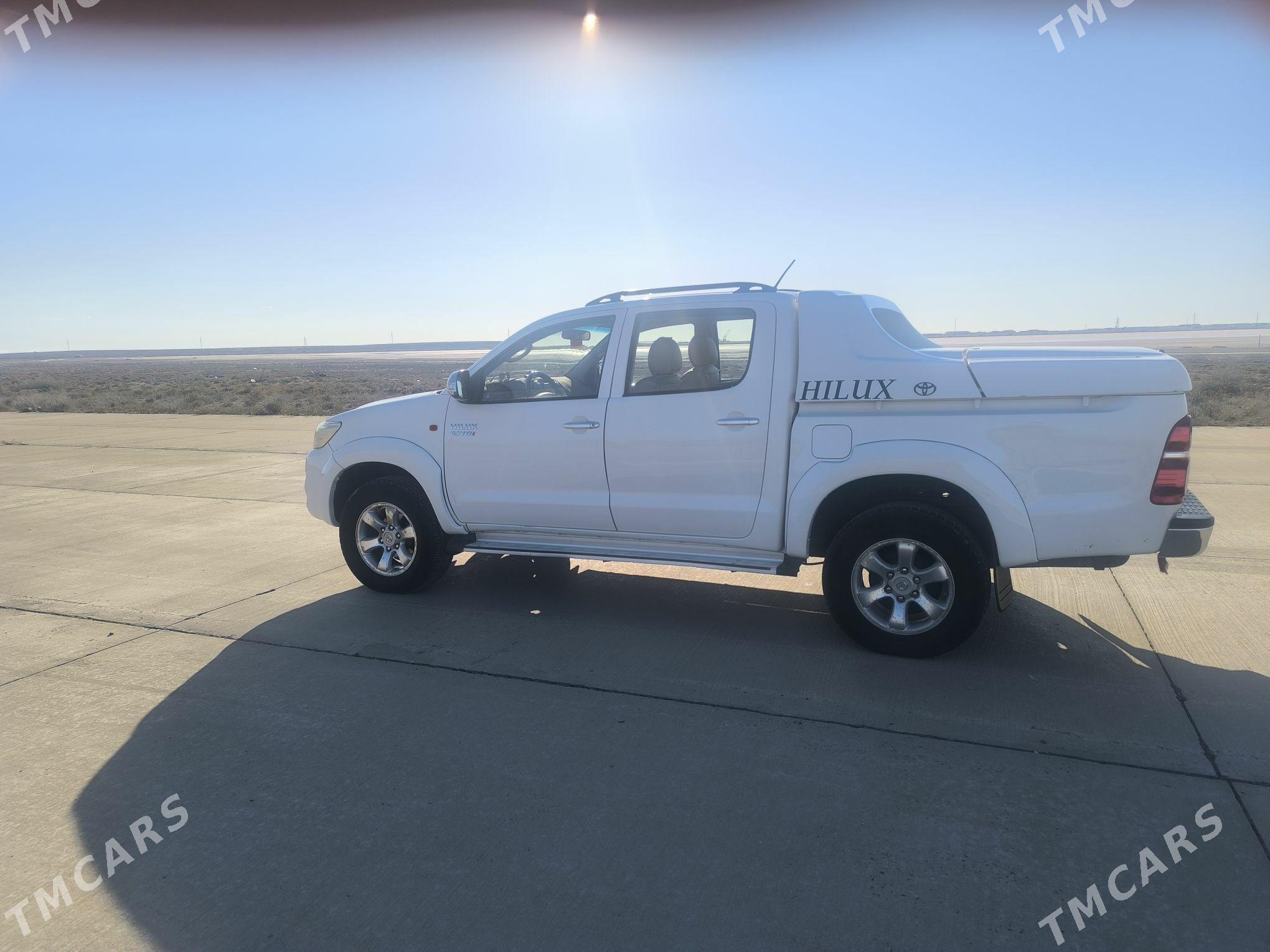 Toyota Hilux 2012 - 300 000 TMT - Garabogaz - img 3