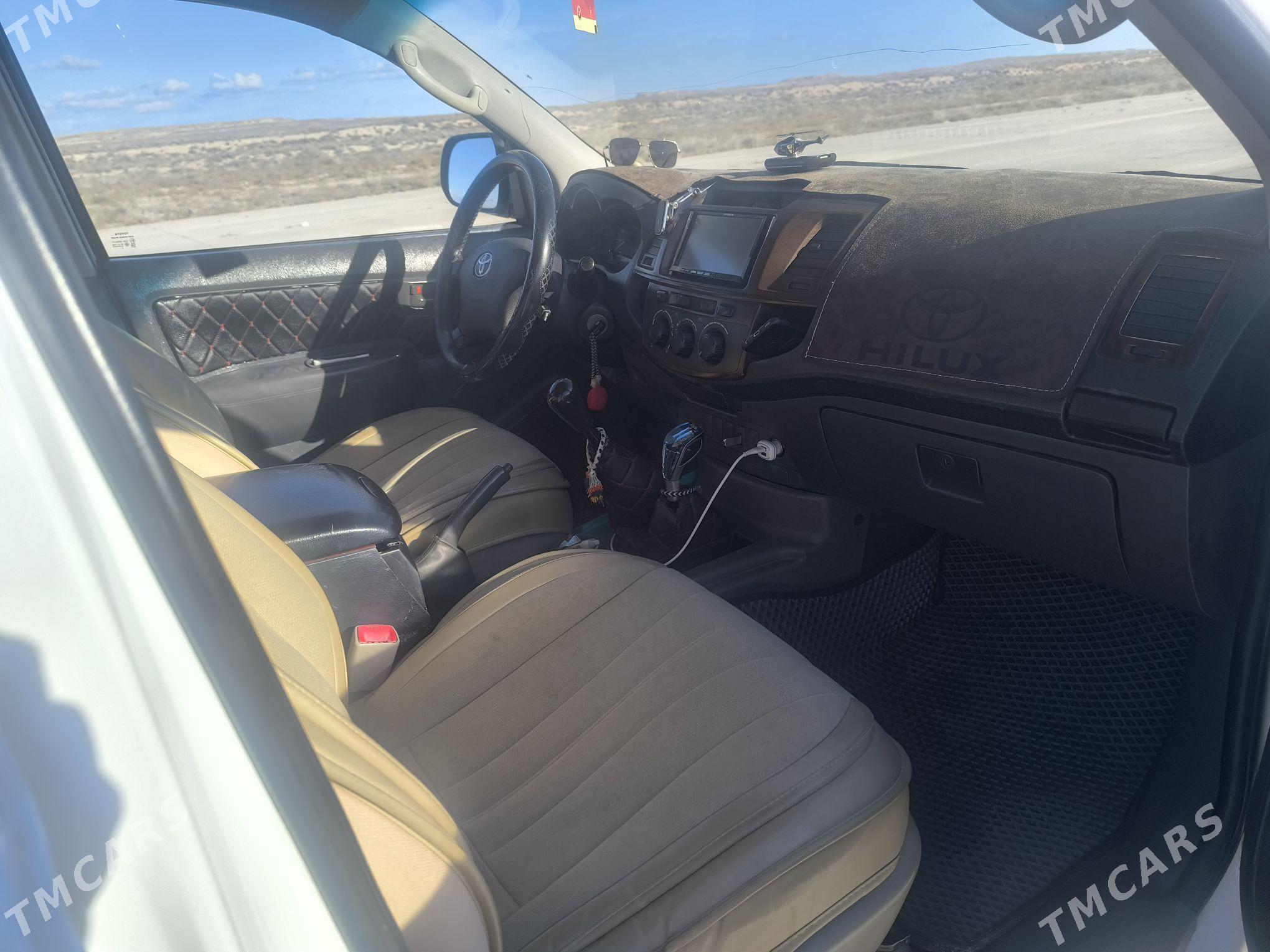 Toyota Hilux 2012 - 300 000 TMT - Garabogaz - img 9