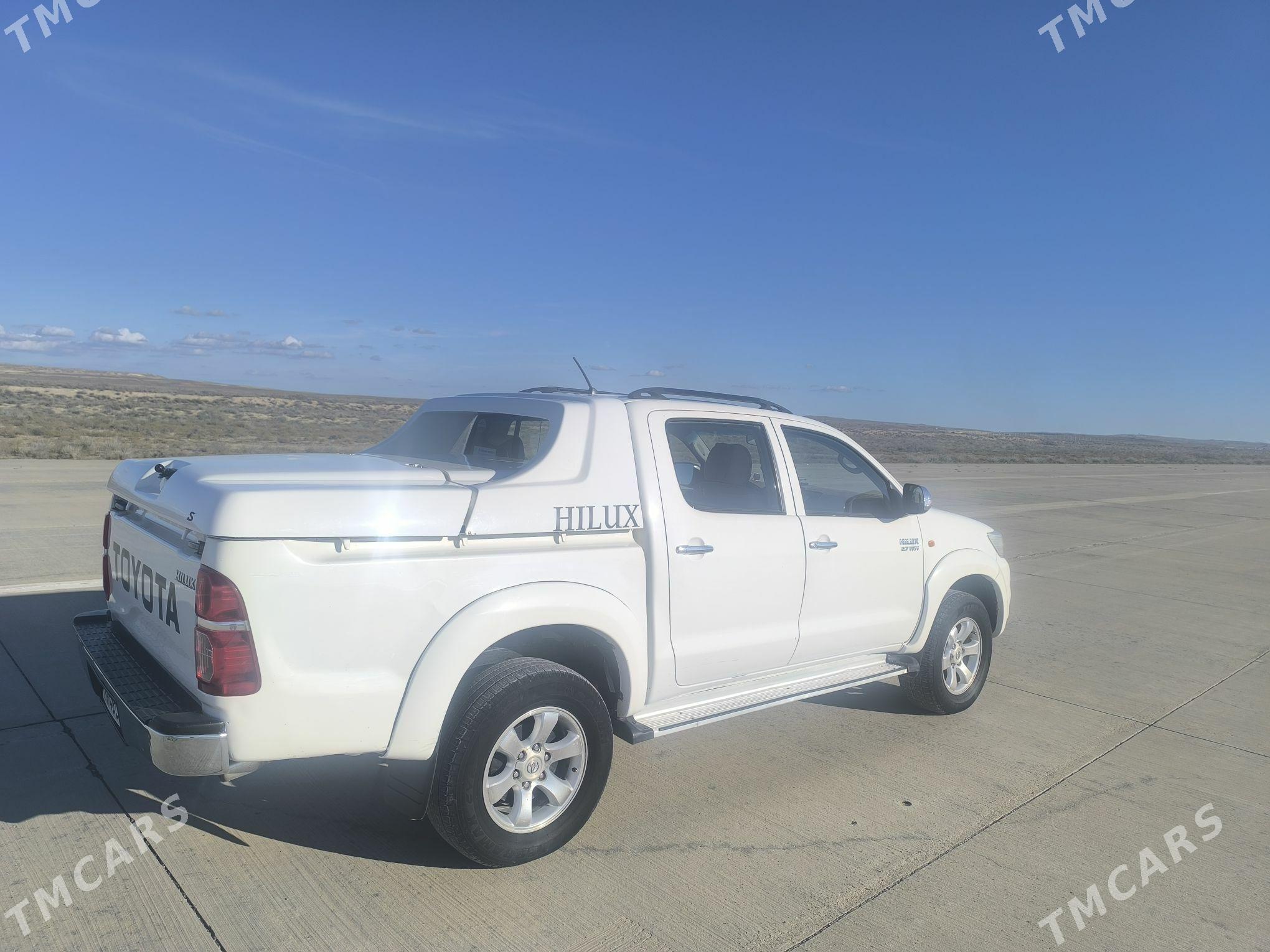 Toyota Hilux 2012 - 300 000 TMT - Garabogaz - img 4