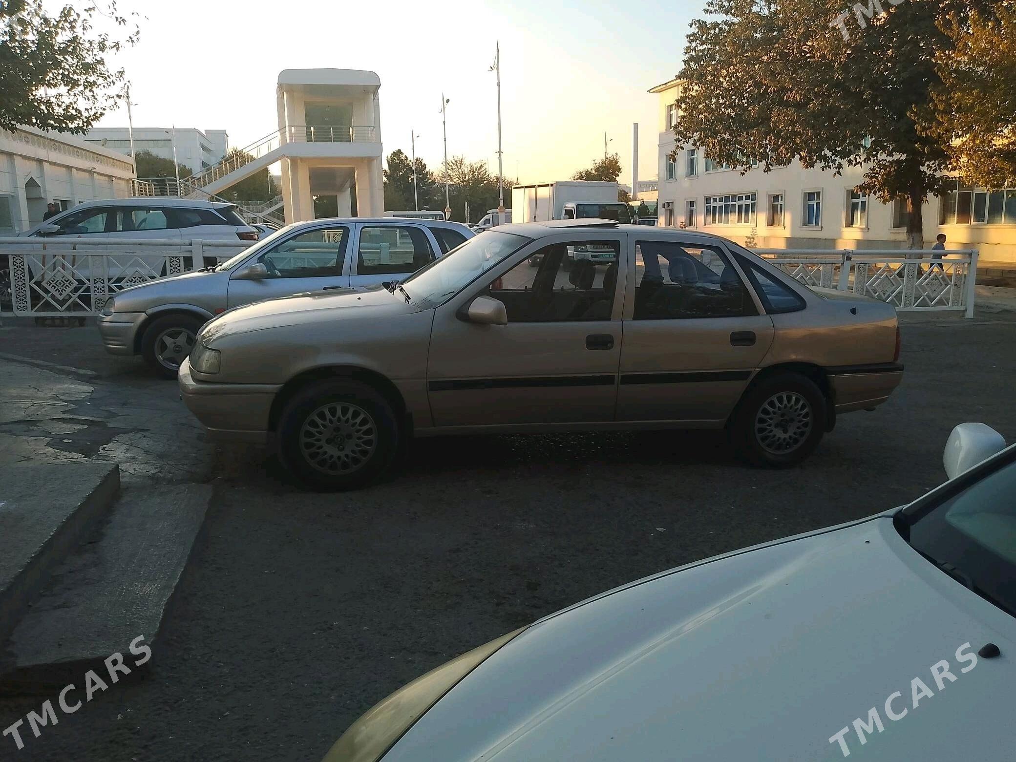 Opel Vectra 1992 - 40 000 TMT - Garadamak - img 3