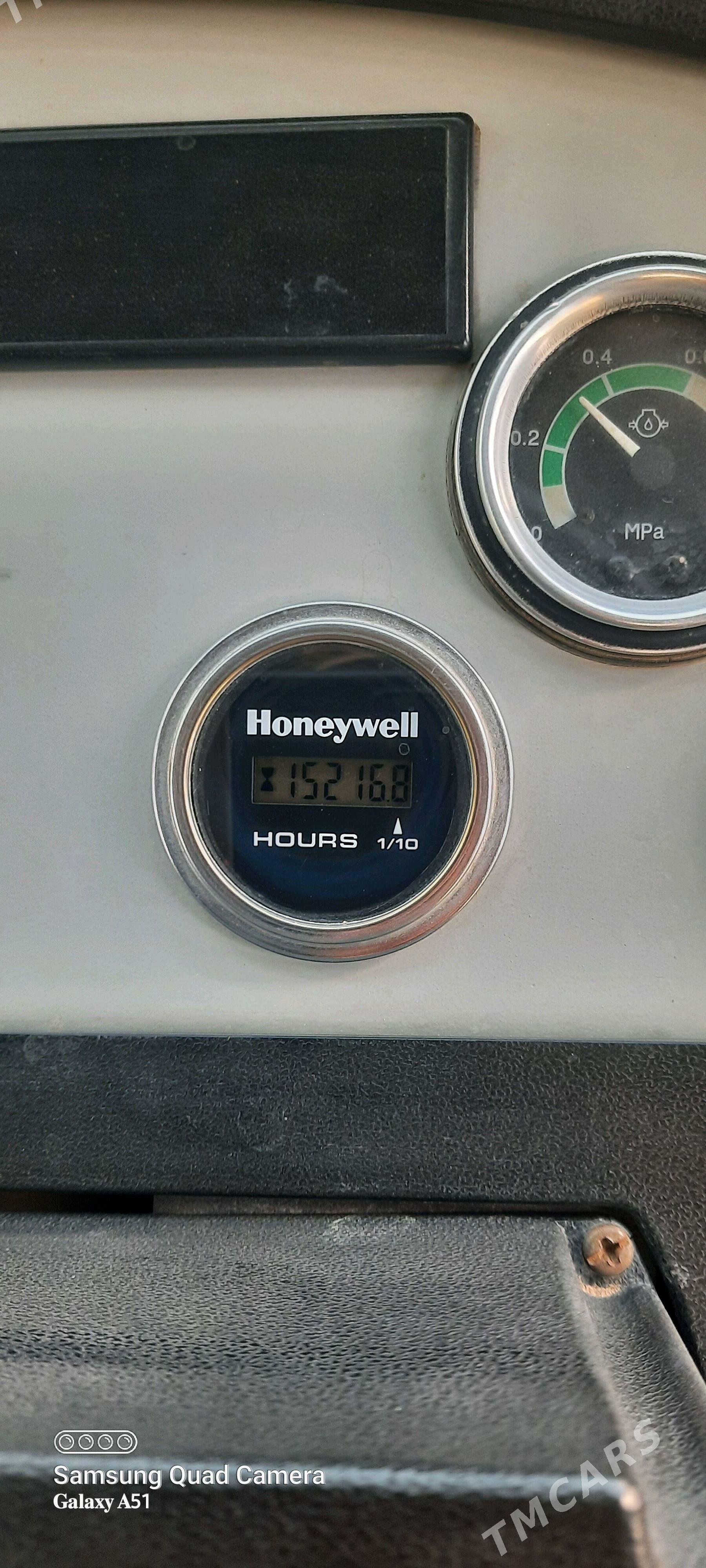 XCMG LW300F 2014 - 440 000 TMT - Babadaýhan - img 3