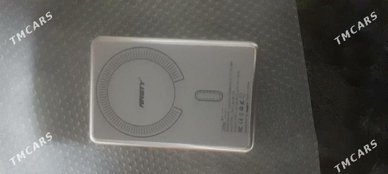 iphone power bank - Mary - img 3