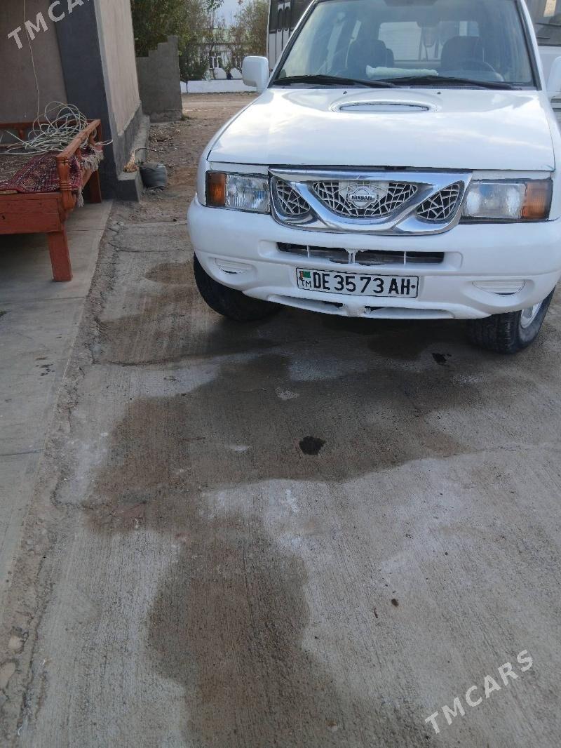 Nissan Terrano 2001 - 35 000 TMT - Теджен - img 1