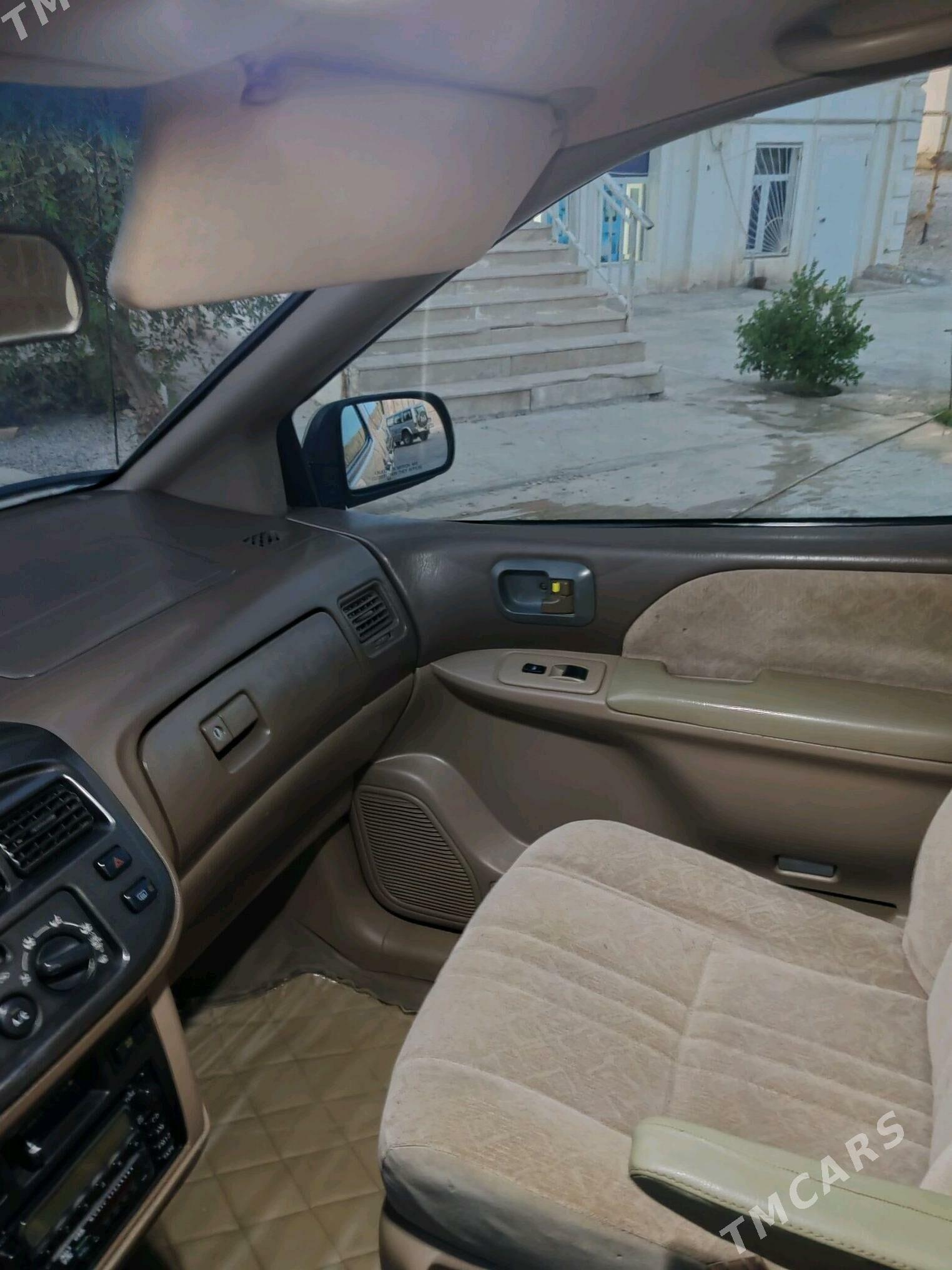 Toyota Sienna 2000 - 165 000 TMT - Балканабат - img 3