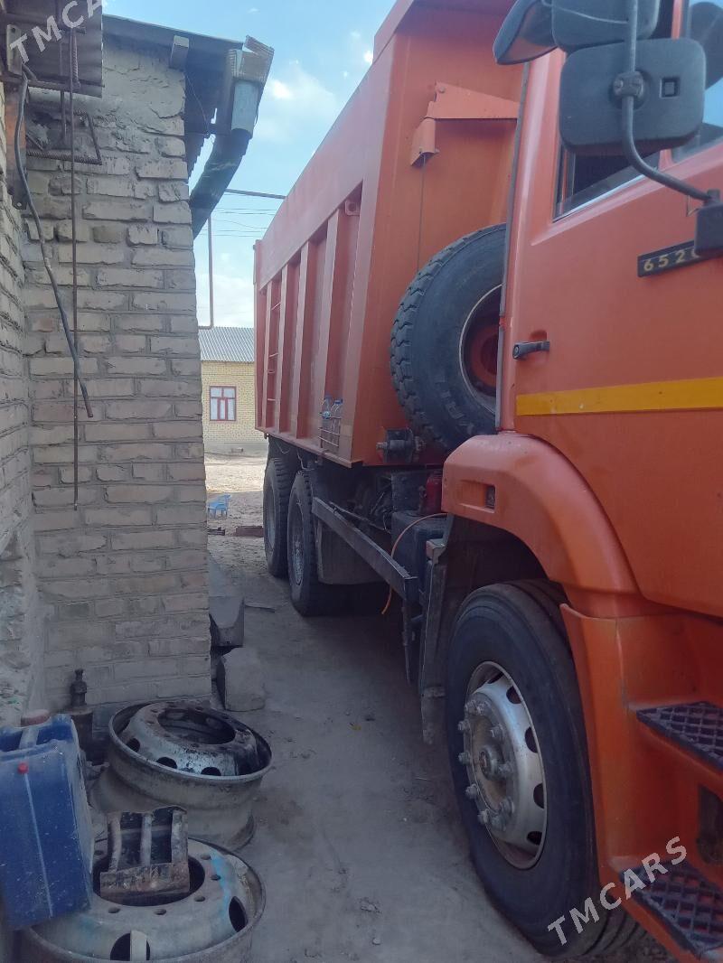 Kamaz 6520 2012 - 400 000 TMT - Саят - img 5