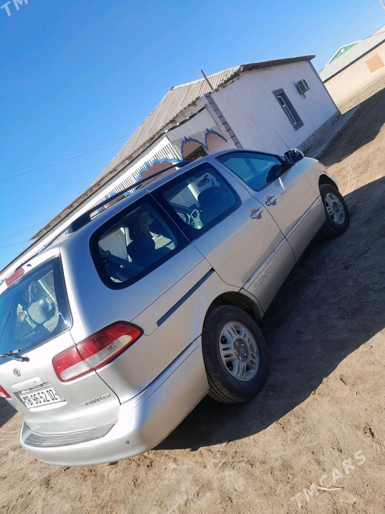 Toyota Sienna 2002 - 170 000 TMT - Türkmenbaşy etr. - img 3