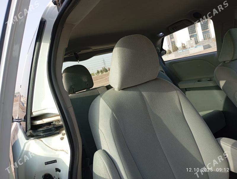 Toyota Sienna 2010 - 270 000 TMT - Tejen - img 7