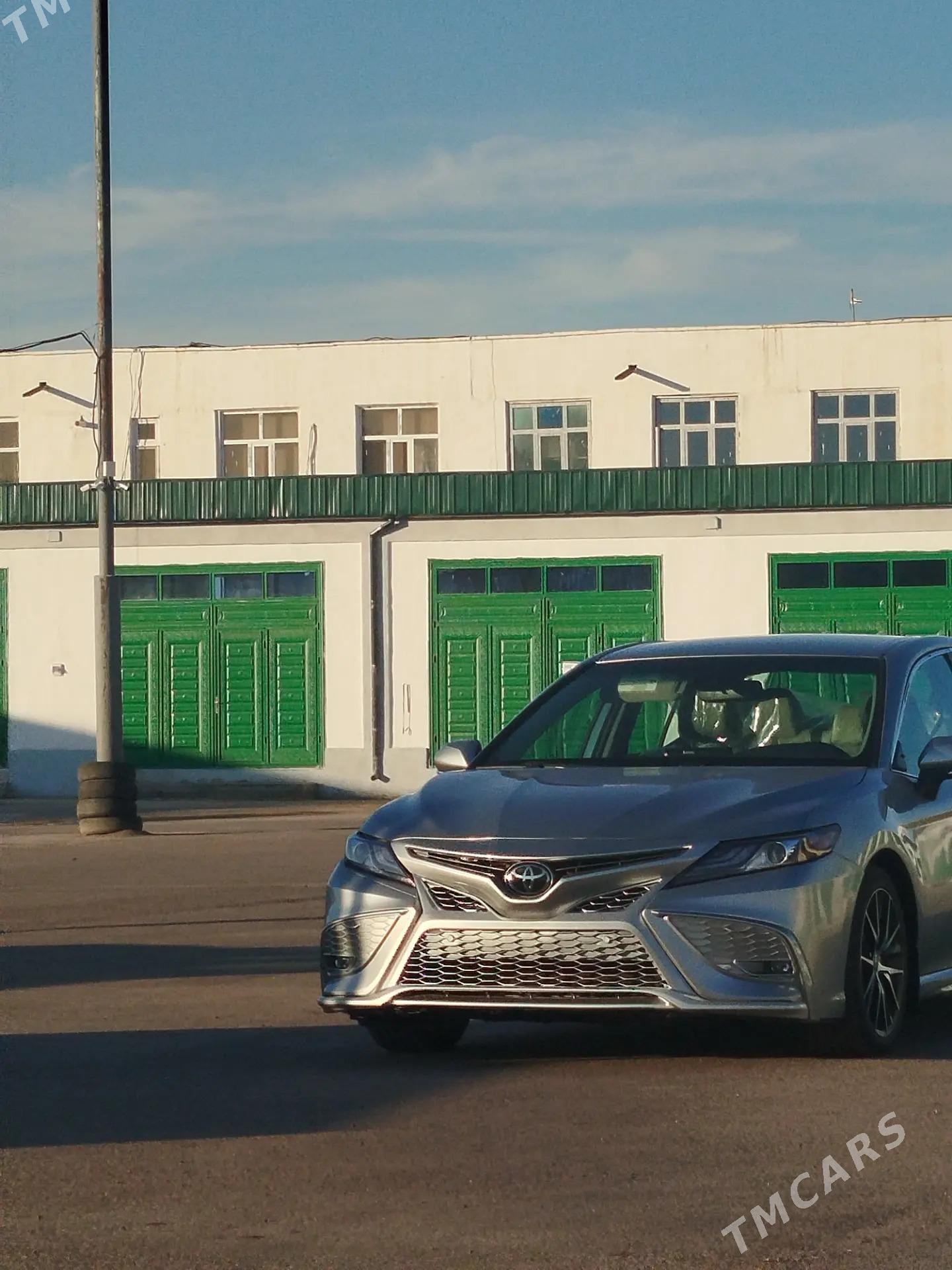 Toyota Camry 2022 - 320 000 TMT - Şabat etr. - img 1